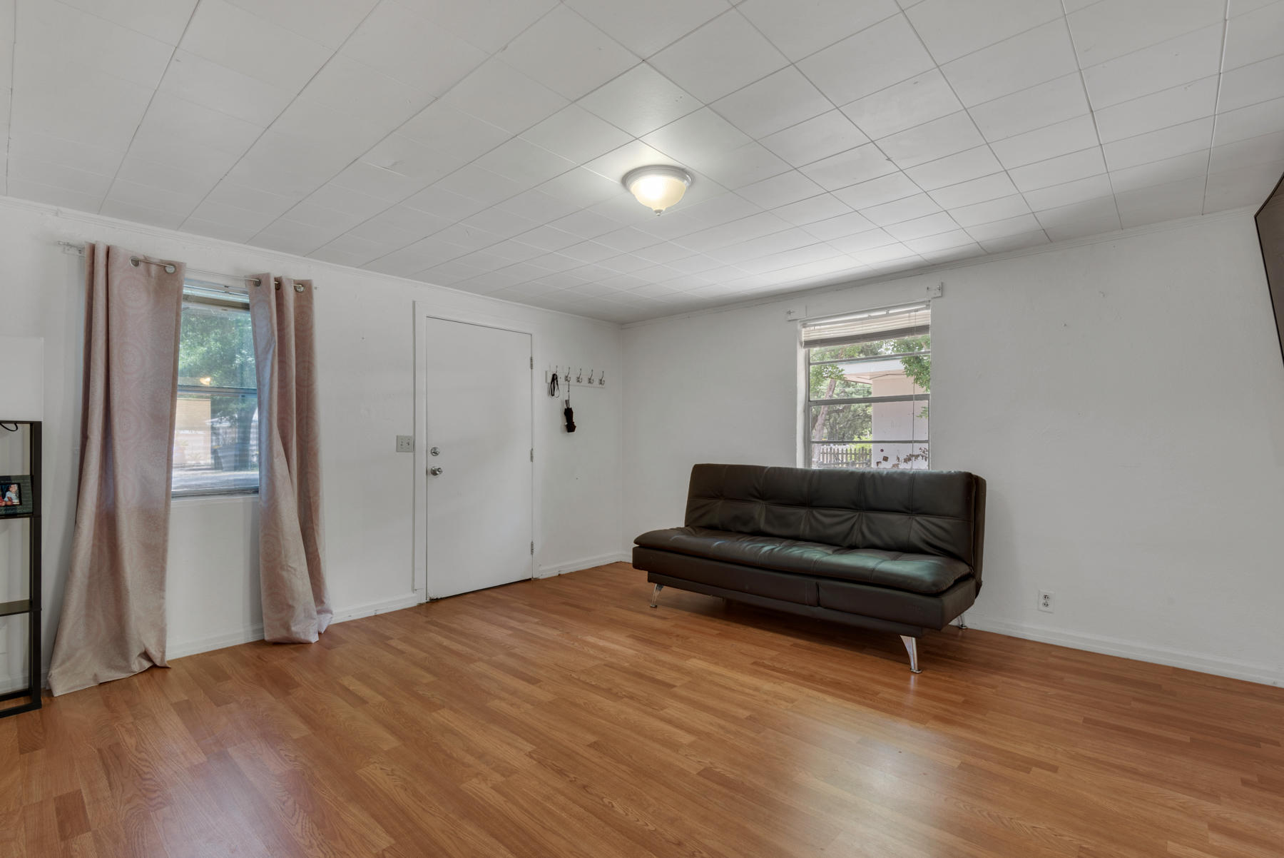 PINEHURST S/D LOT 15 BLK 1 EX E33 FT - Residential