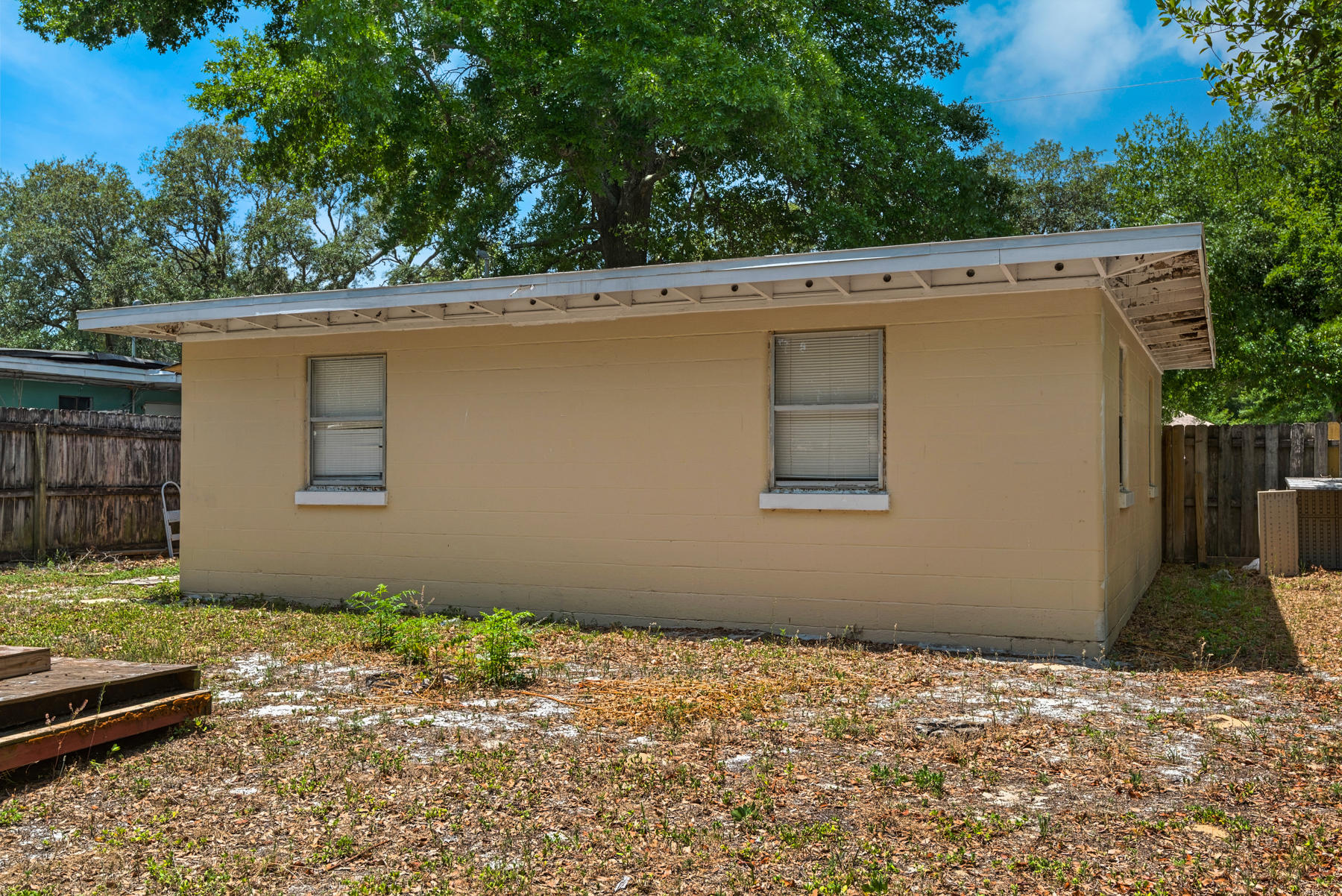 PINEHURST S/D LOT 15 BLK 1 EX E33 FT - Residential