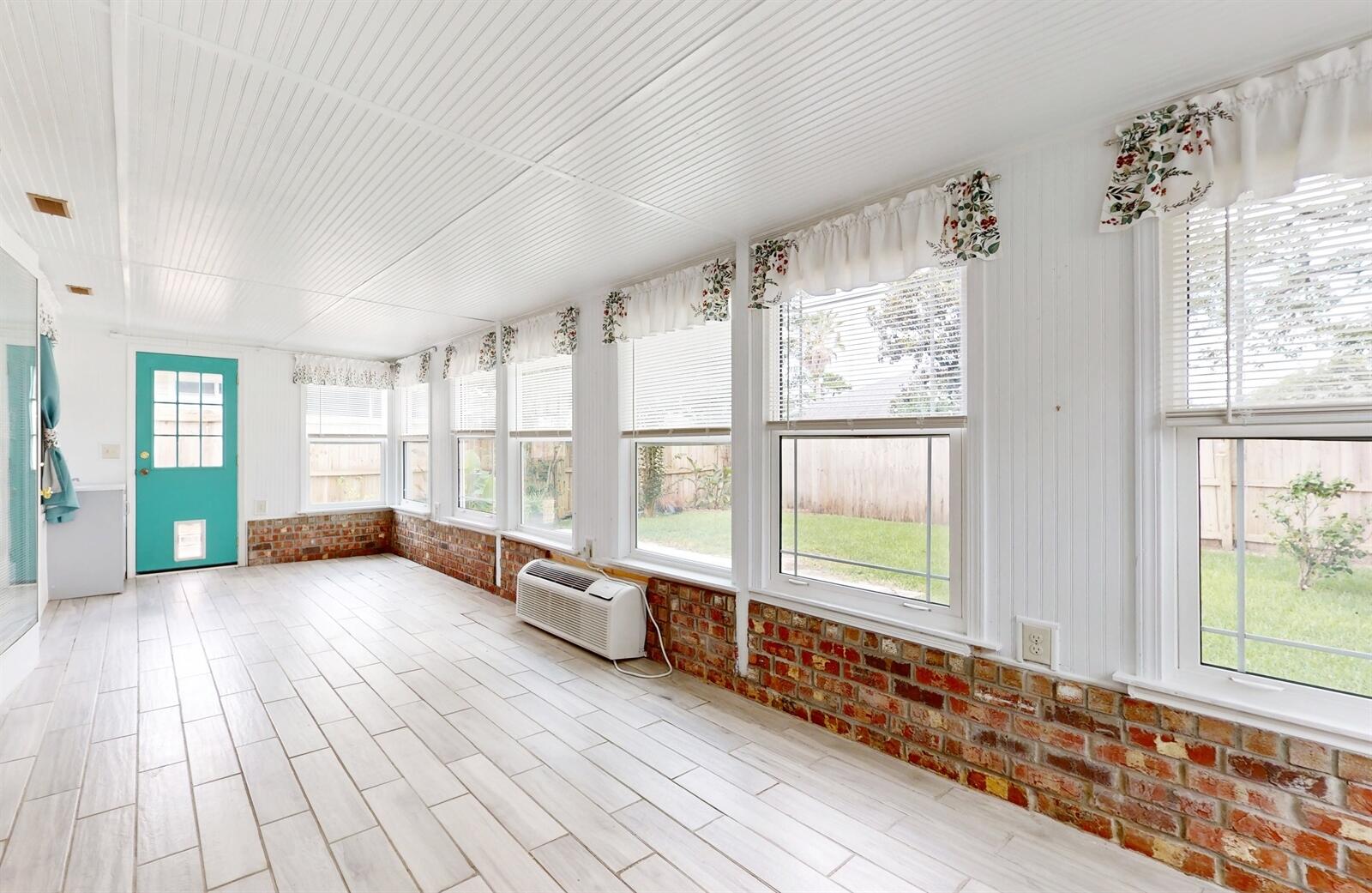 LIGHTHOUSE POINTE - Residential