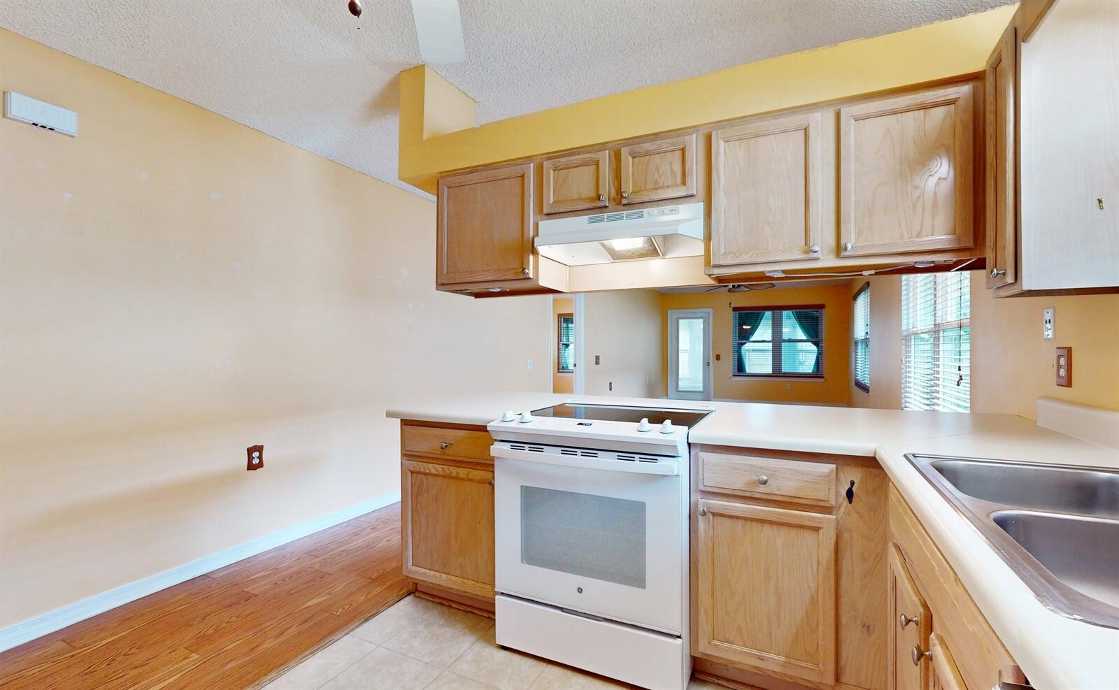 LIGHTHOUSE POINTE - Residential