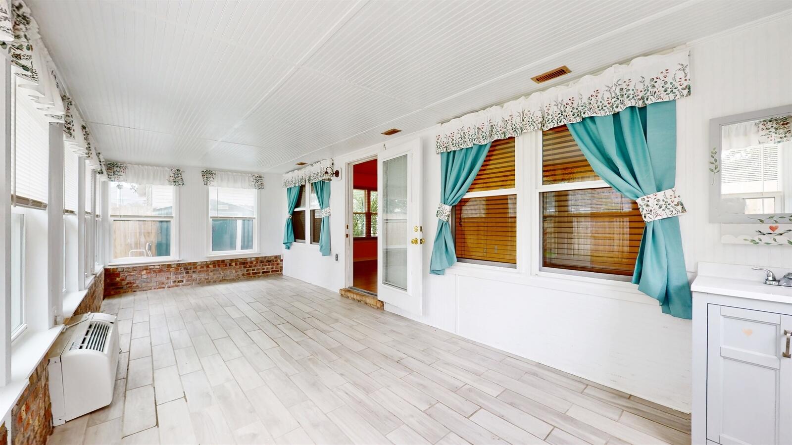 LIGHTHOUSE POINTE - Residential