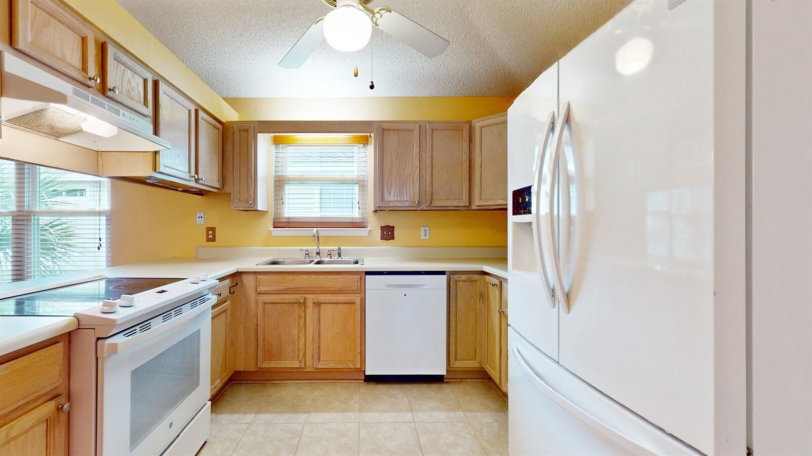 LIGHTHOUSE POINTE - Residential