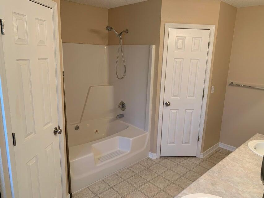HAMPTON RIDGE - Residential Lease