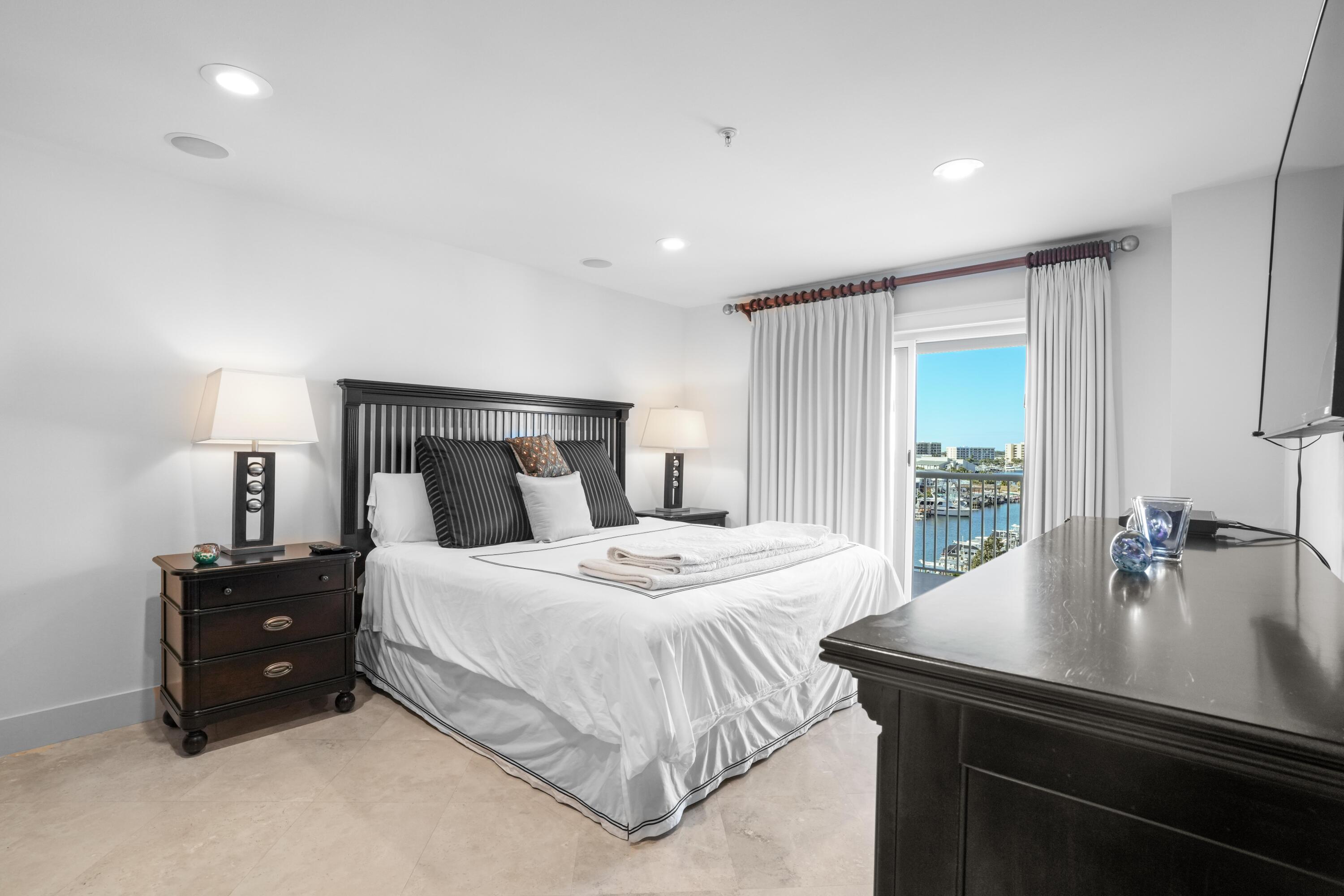 SUN KING TOWERS PH 1 - Residential