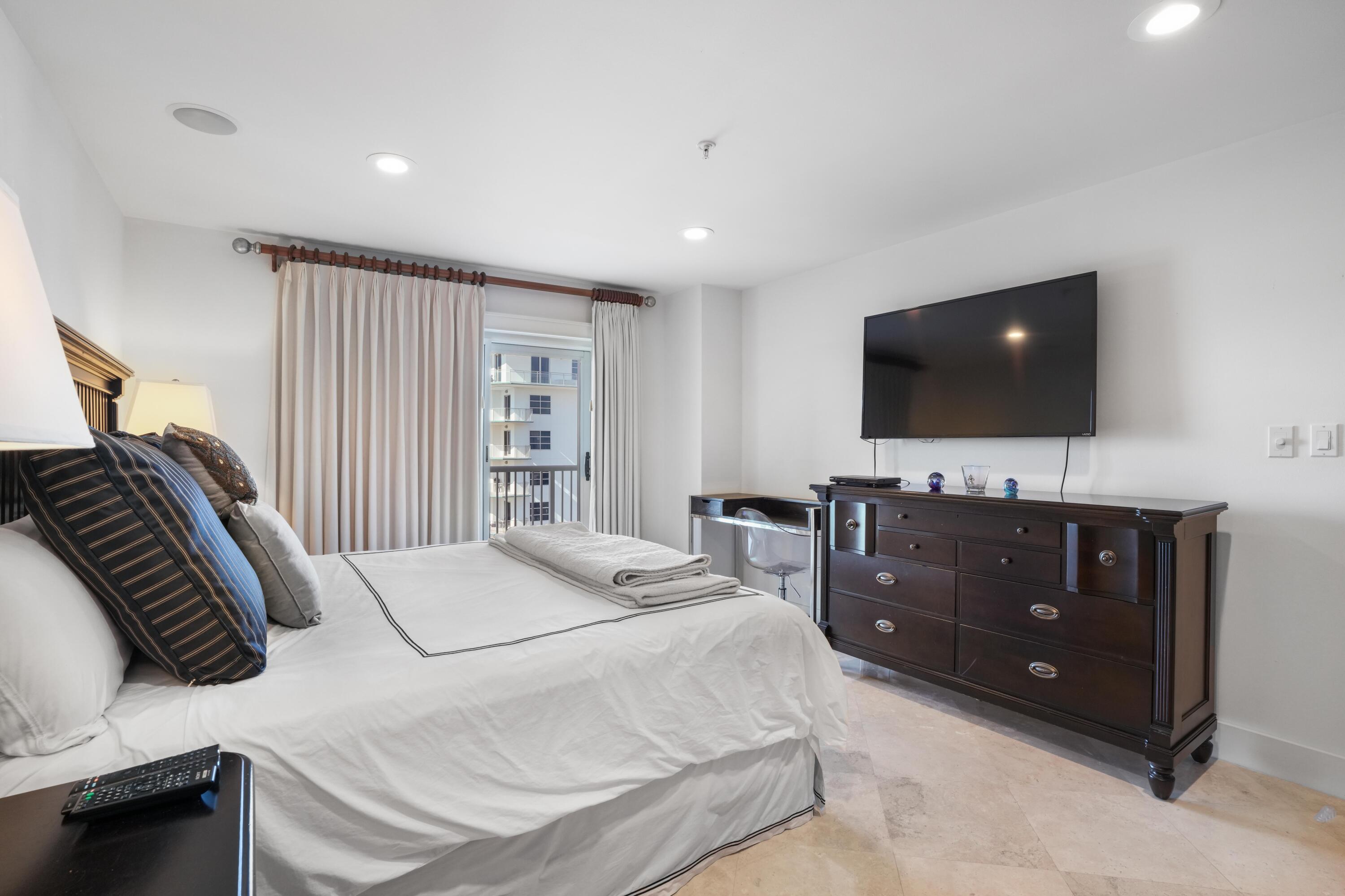 SUN KING TOWERS PH 1 - Residential
