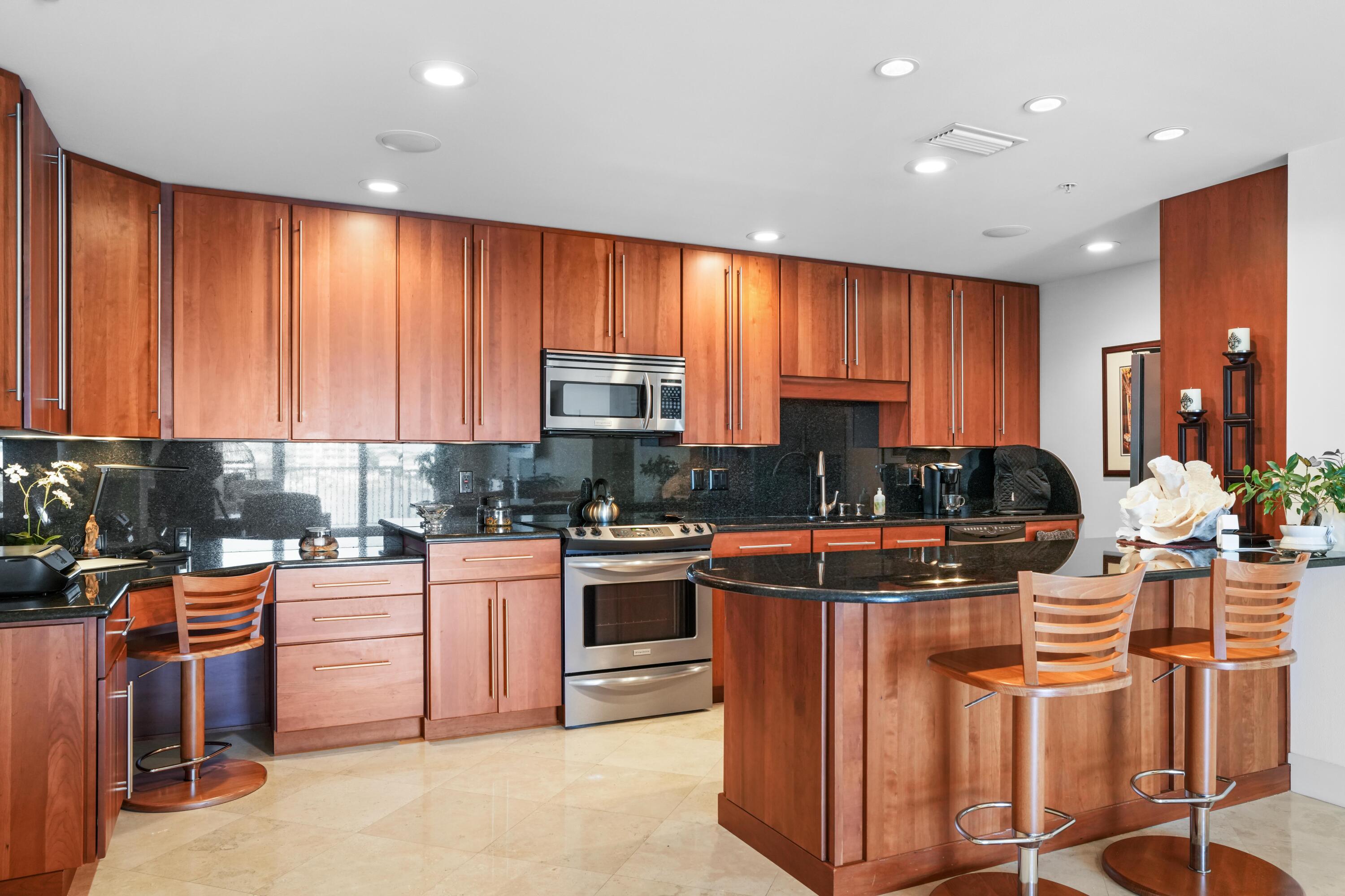 SUN KING TOWERS PH 1 - Residential