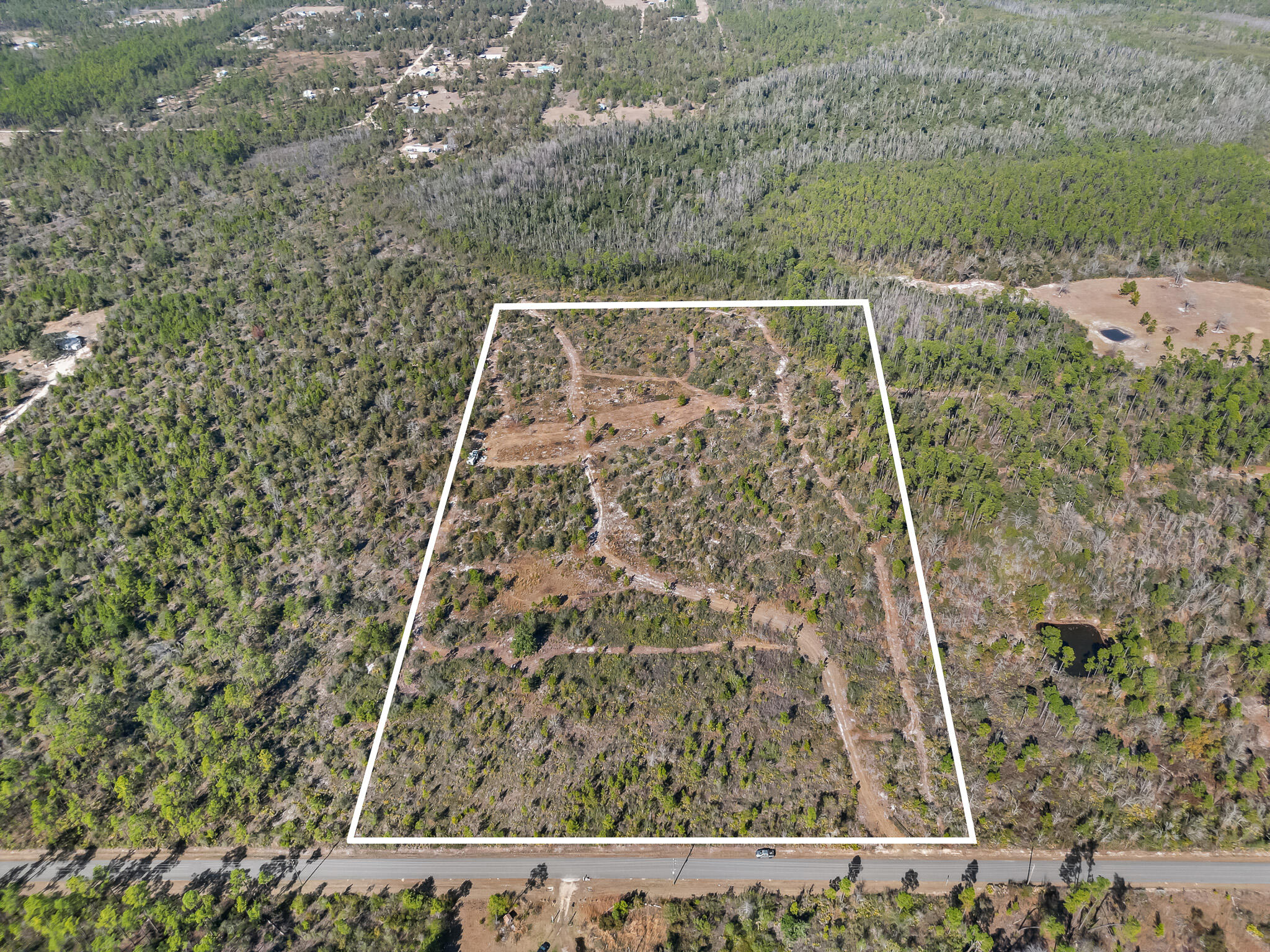 Create your dream home or investment opportunity on this sprawling 20-acre parcel located a few miles off Highway 231 in Fountain, Florida. Whether you're ready to build now or hold for future development, this property offers endless possibilities. Utilities are not currently installed; There is currently a camper and generator on the property. Don't miss this chance to own a slice of Florida's countryside!