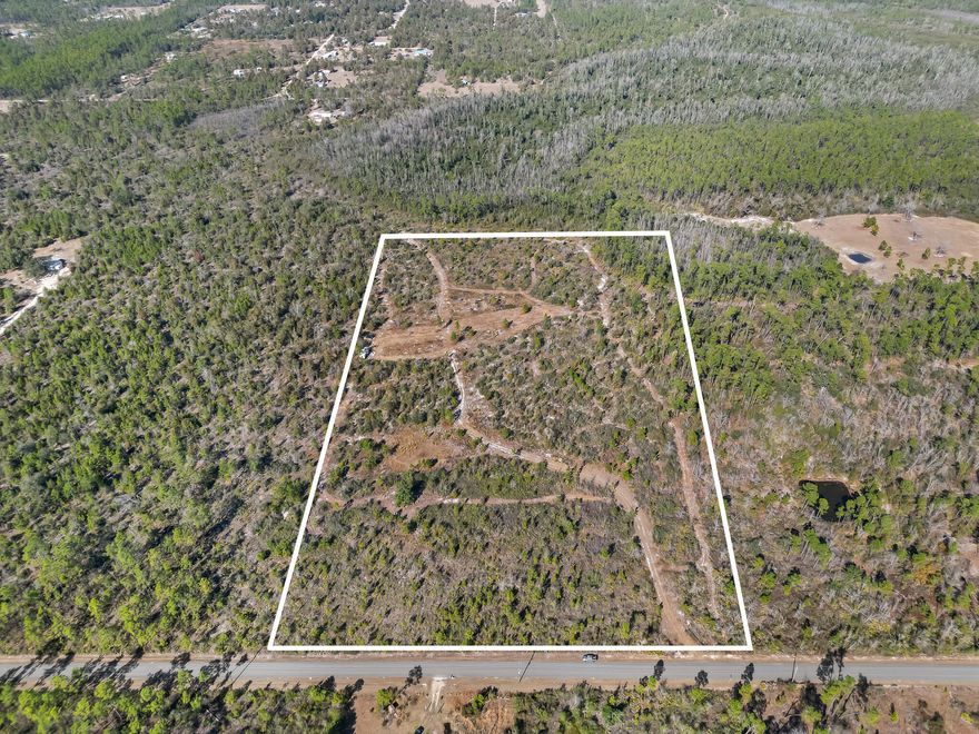 Create your dream home or investment opportunity on this sprawling 20-acre parcel  located a few miles off Highway 231 in Fountain, Florida. Whether you're ready to build now or hold for future development, this property offers endless possibilities. Utilities are not currently installed; There is currently a camper and generator on the property. Don't miss this chance to own a slice of Florida's countryside!