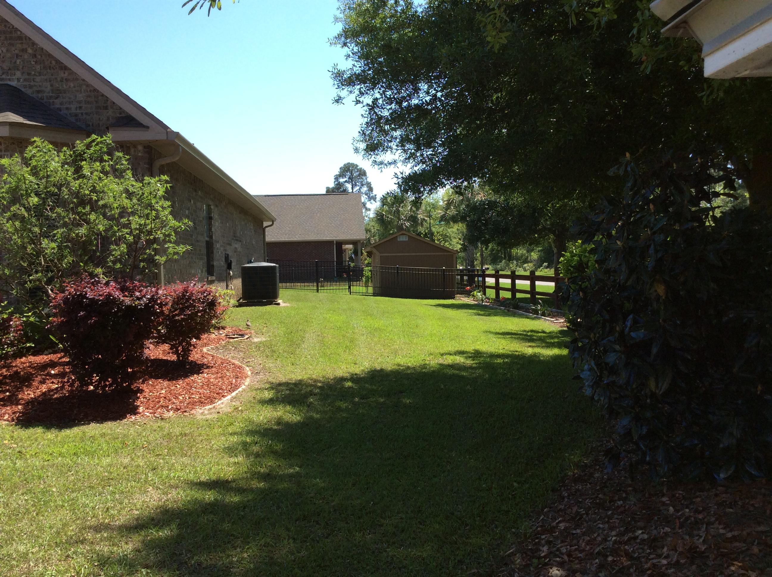 WHISPERING LAKE - Residential