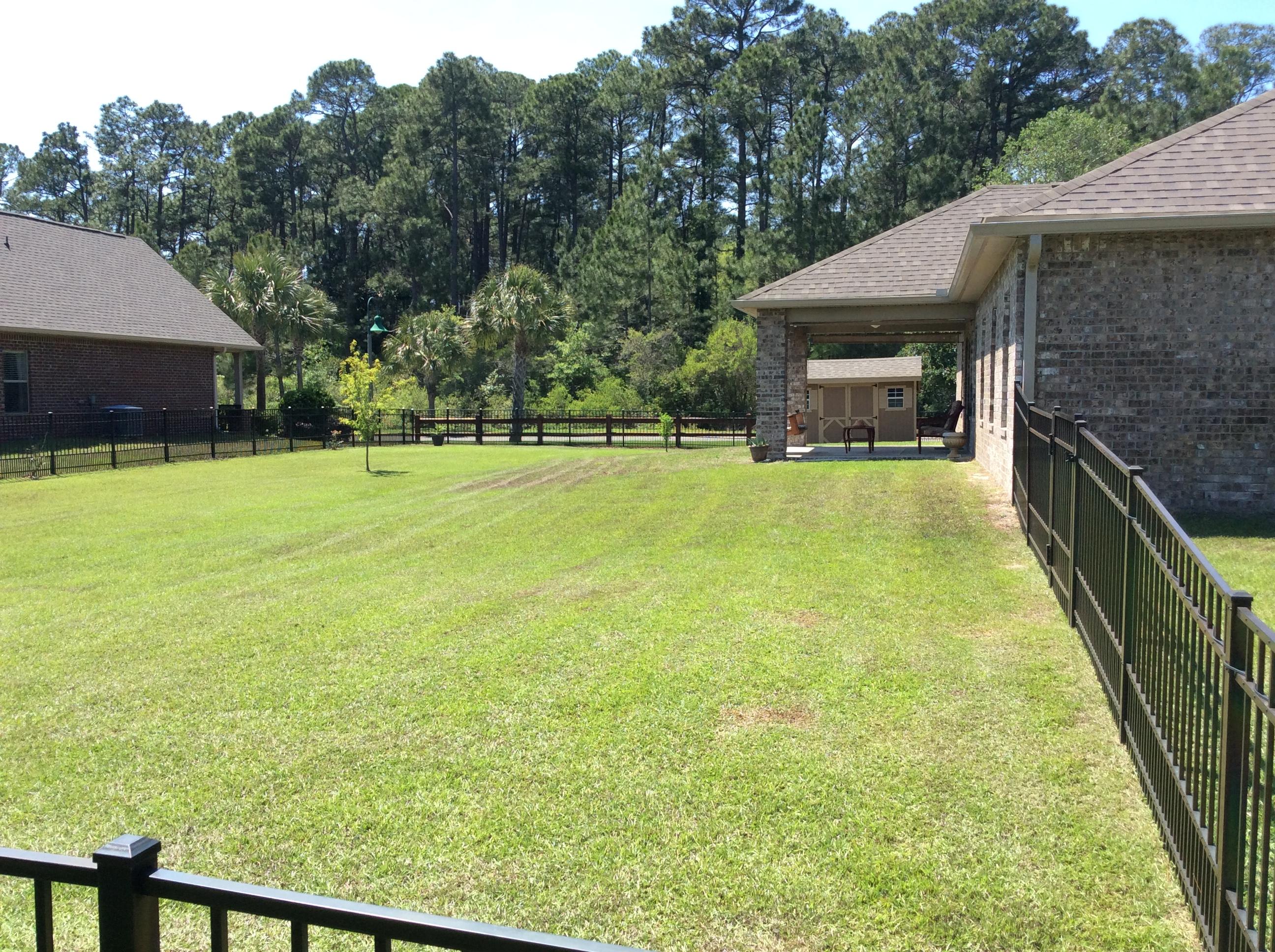 WHISPERING LAKE - Residential