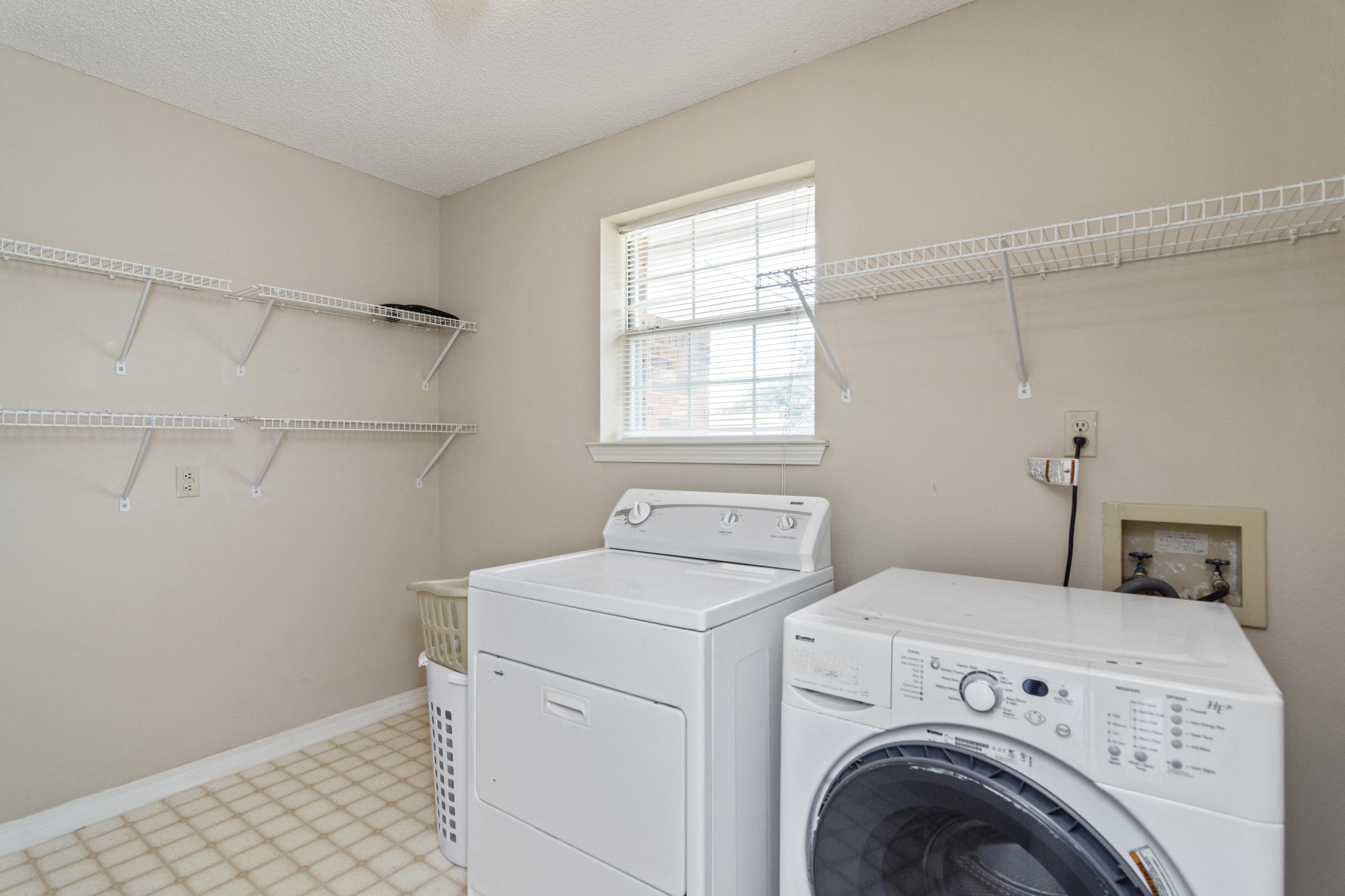 COUNTRY BREEZE ESTATES - Residential