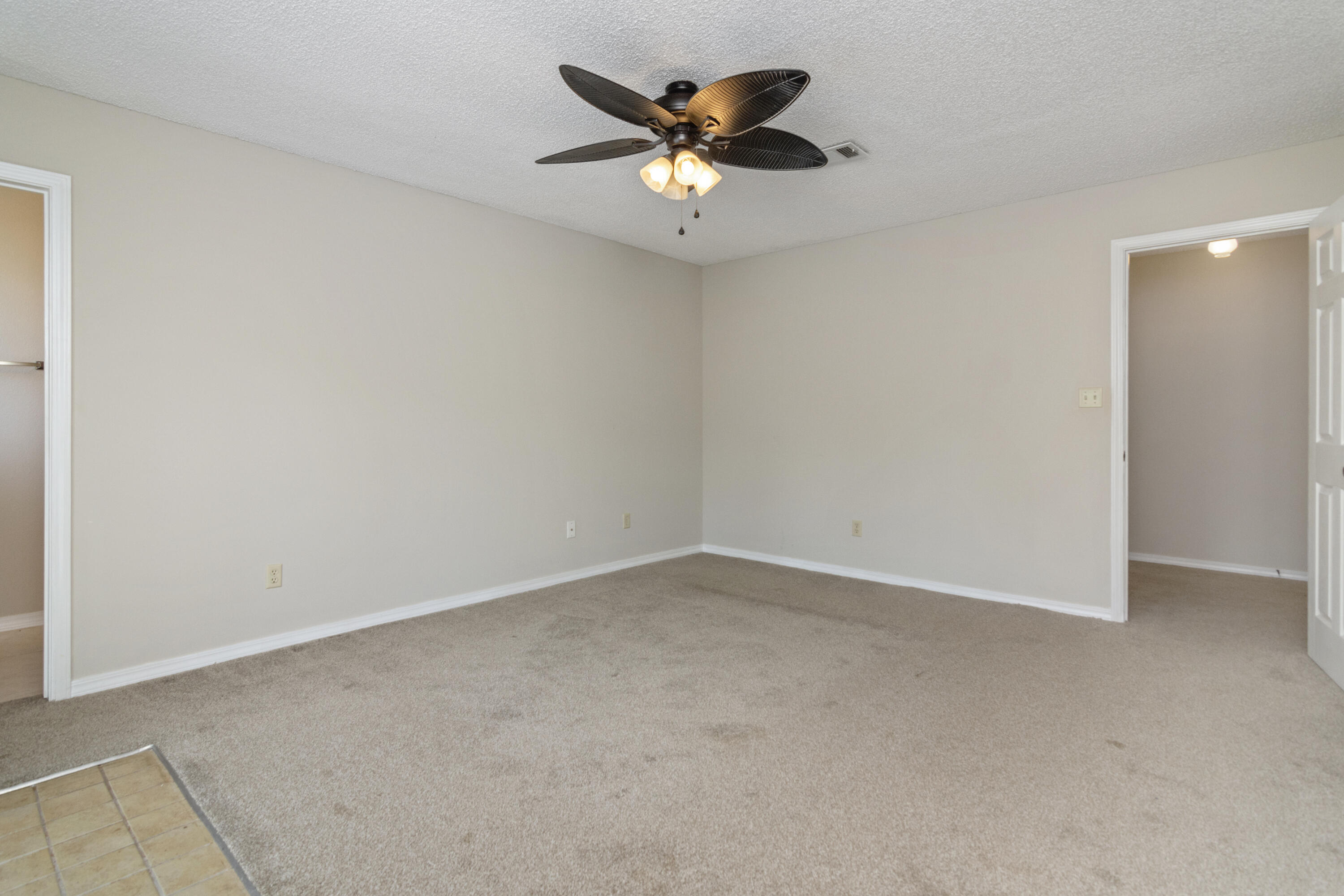 COUNTRY BREEZE ESTATES - Residential