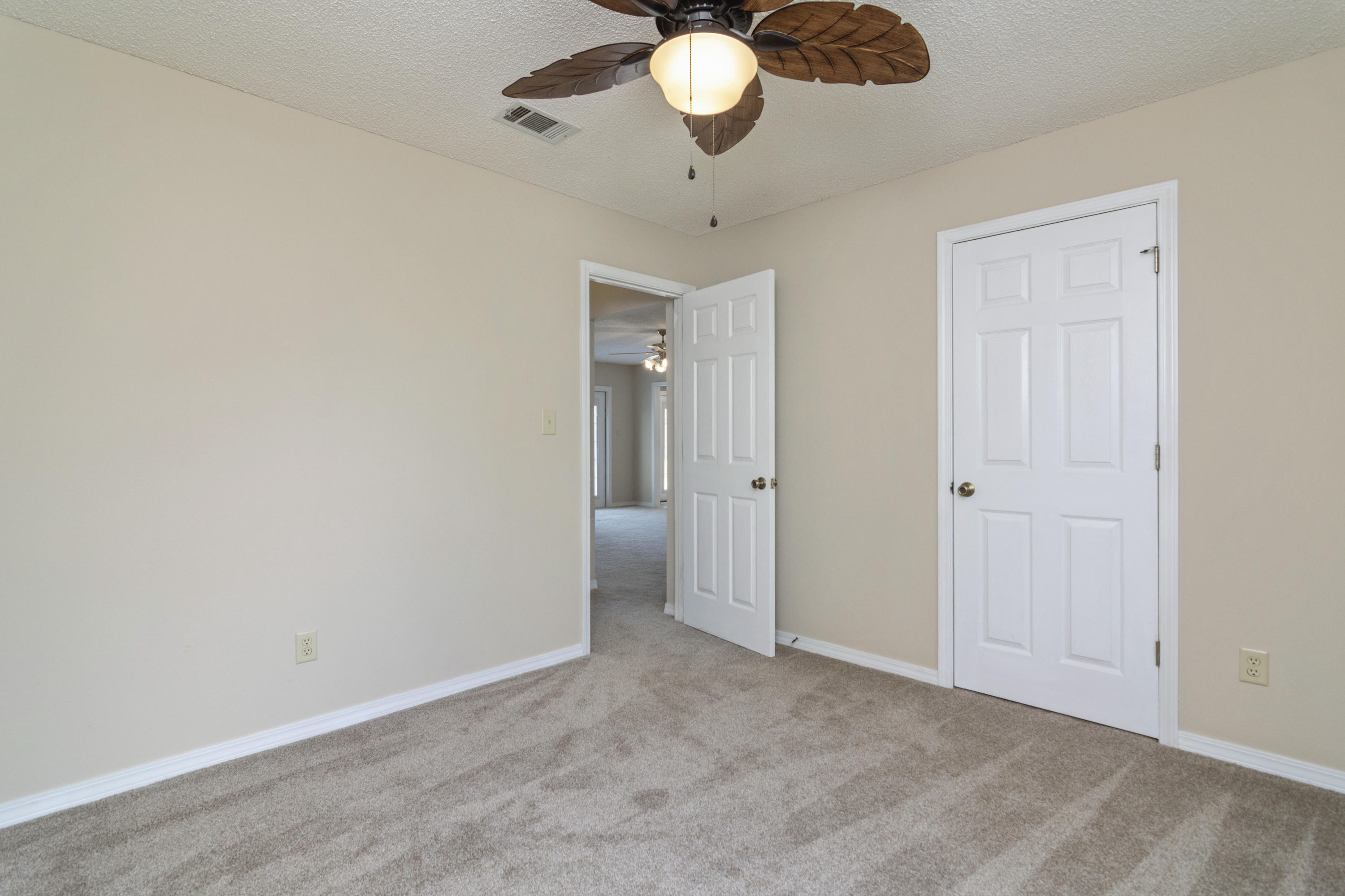 COUNTRY BREEZE ESTATES - Residential