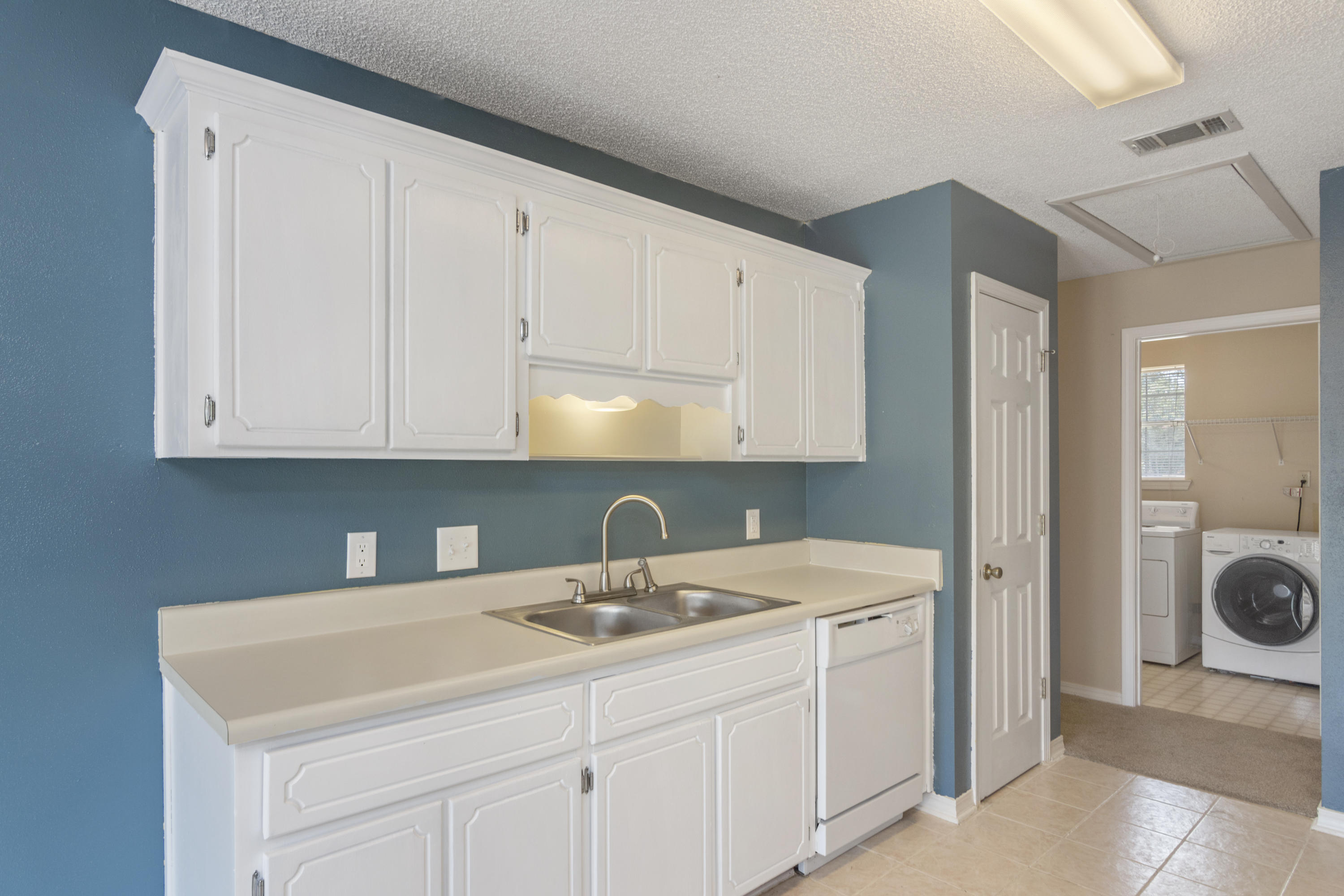 COUNTRY BREEZE ESTATES - Residential