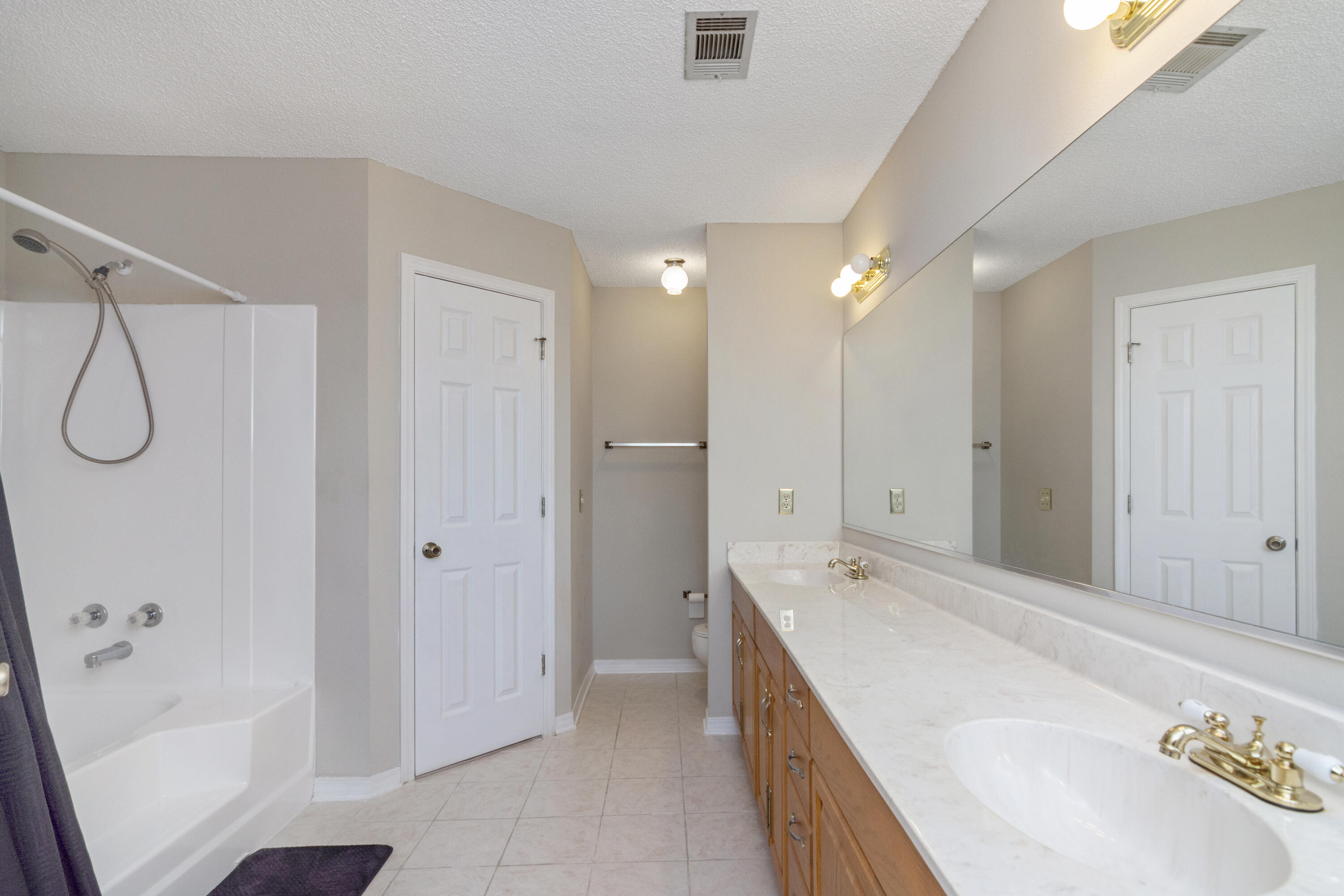 COUNTRY BREEZE ESTATES - Residential