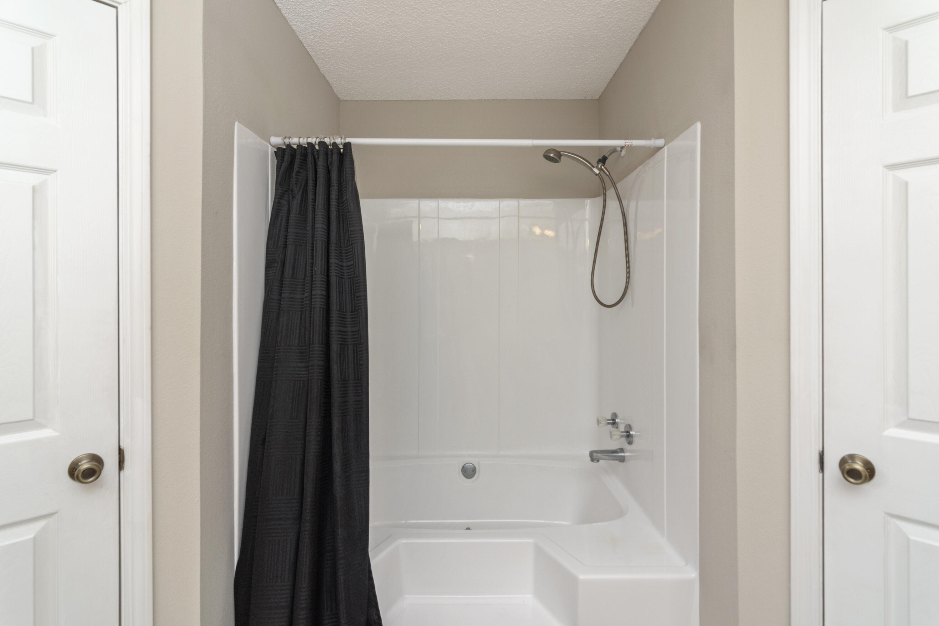 COUNTRY BREEZE ESTATES - Residential