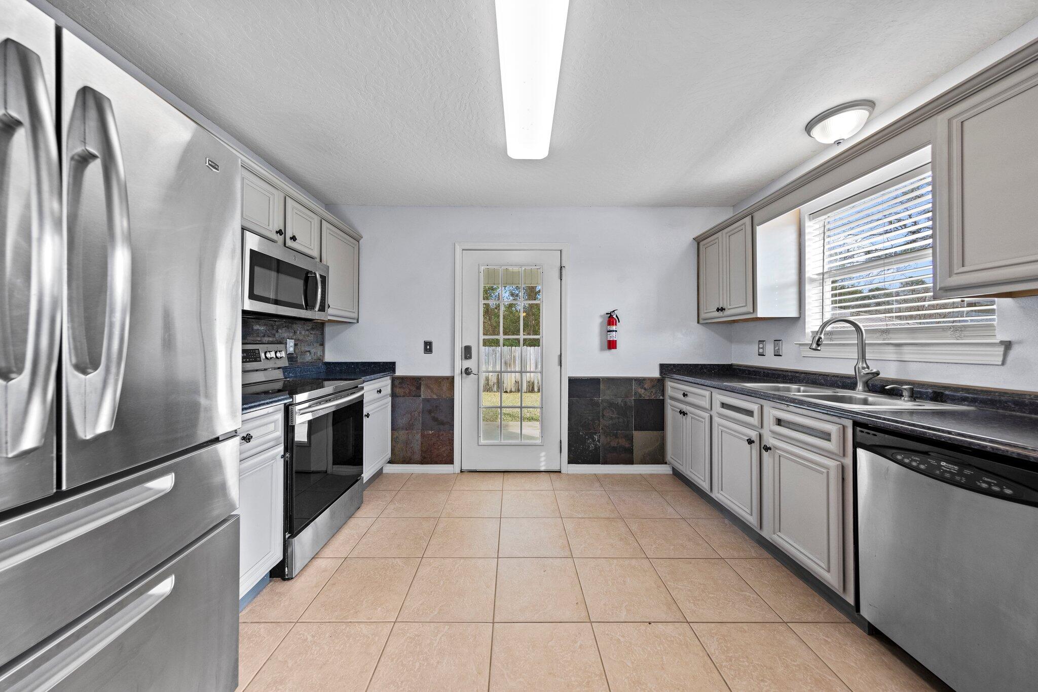 CASA LOMA S/D 1ST ADDN - Residential Lease