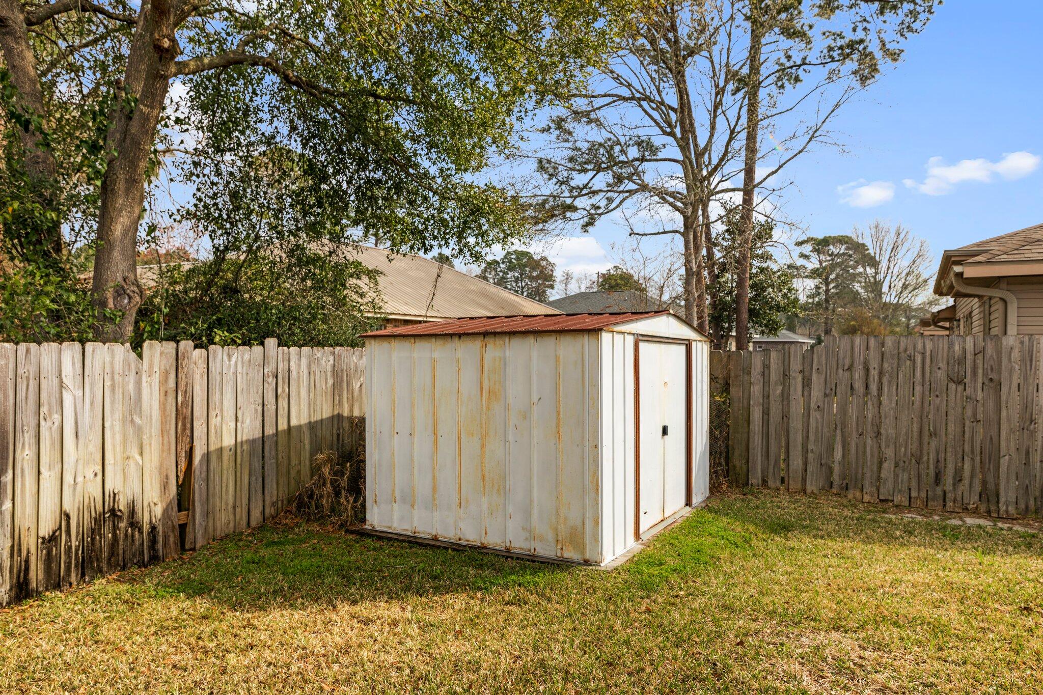 CASA LOMA S/D 1ST ADDN - Residential Lease