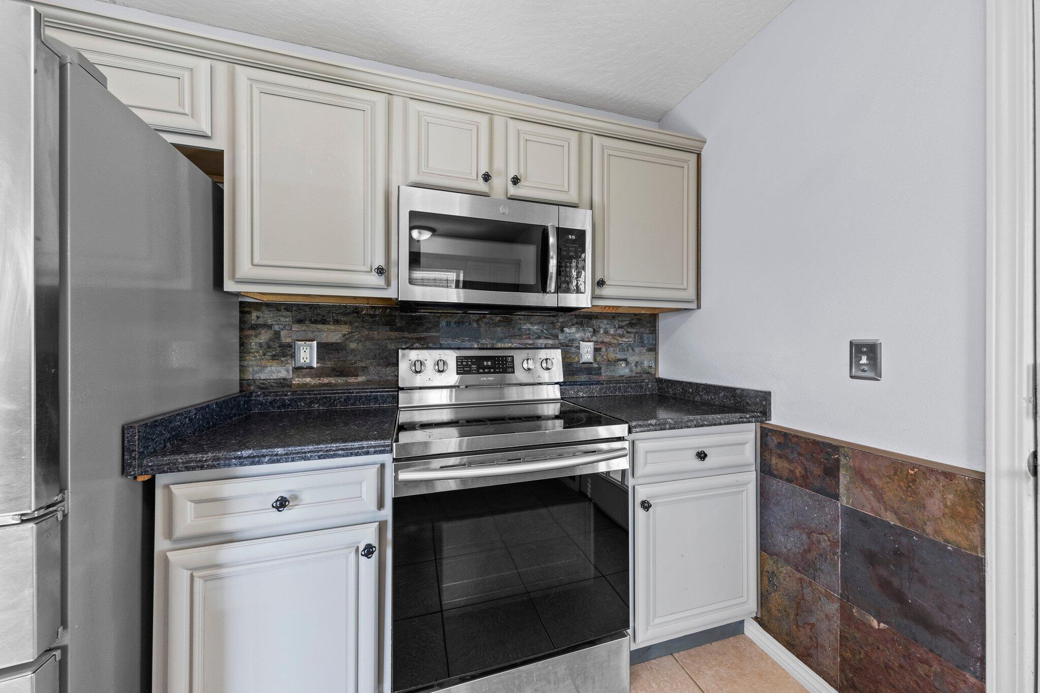 CASA LOMA S/D 1ST ADDN - Residential Lease