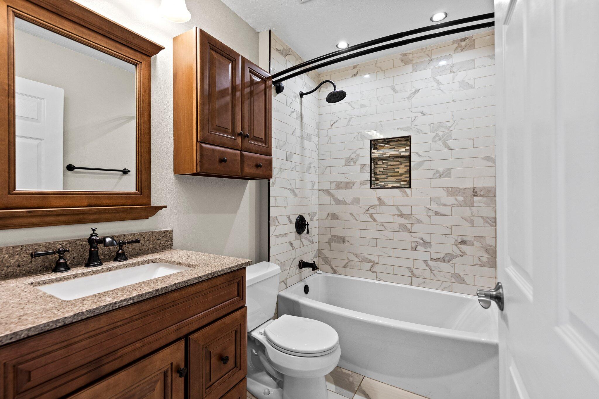 CASA LOMA S/D 1ST ADDN - Residential Lease