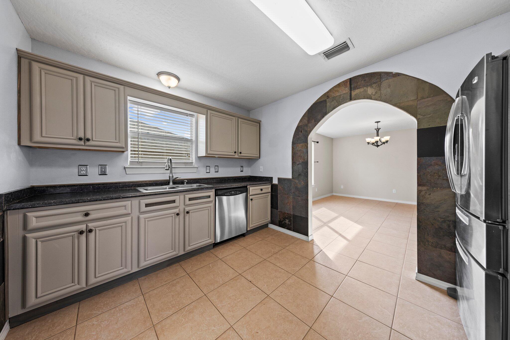 CASA LOMA S/D 1ST ADDN - Residential Lease