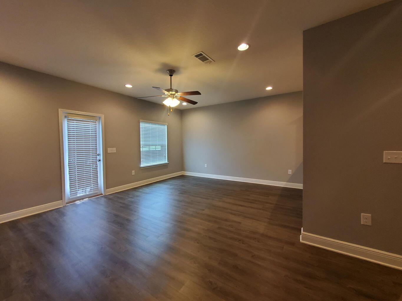 IRON HORSE T/H PH 1 LOT 4 BLK A - Residential