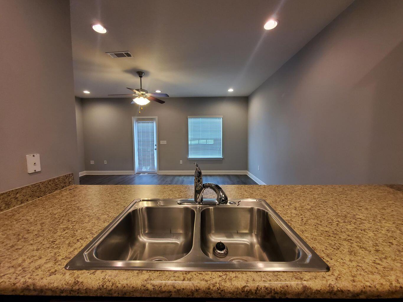 IRON HORSE T/H PH 1 LOT 4 BLK A - Residential
