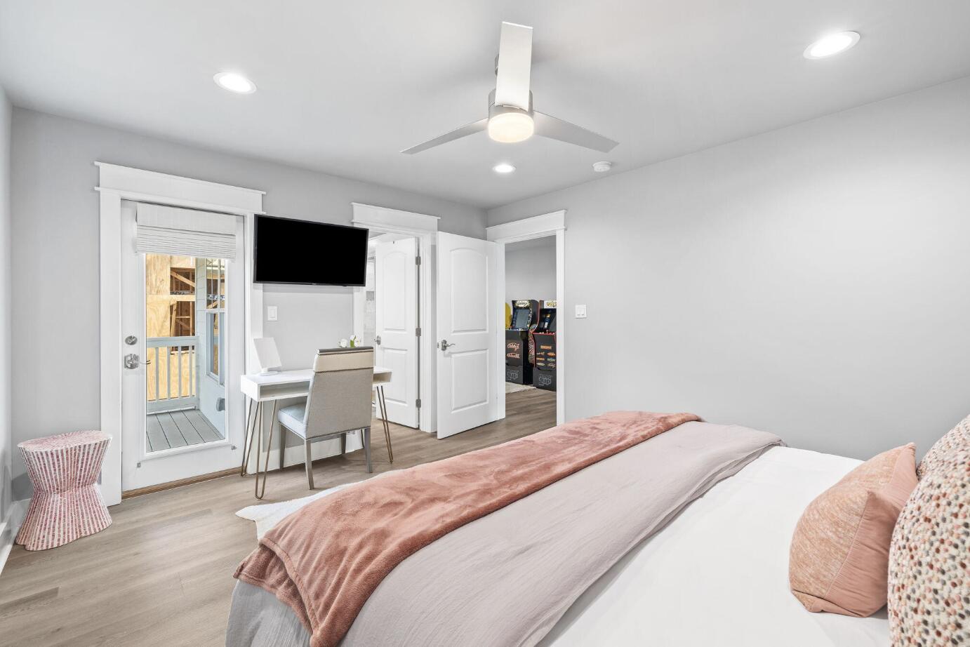 TREETOP VILLAGE - Residential