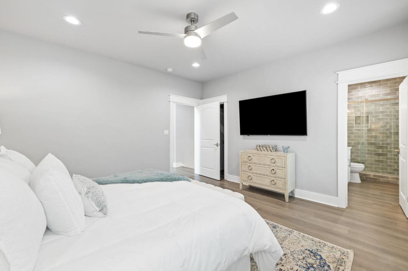 TREETOP VILLAGE - Residential