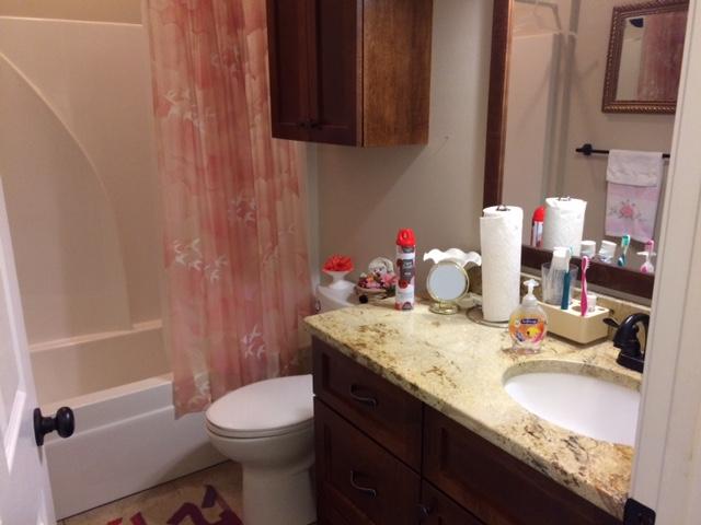 OAKLAND ADDS 1/2 OF LOT 20 BLK 2 - Residential