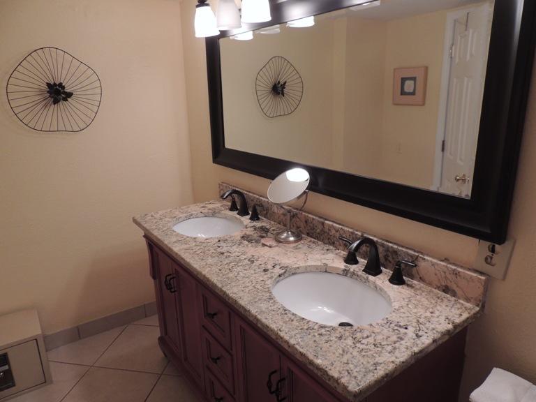 ISLANDER CONDO - Residential