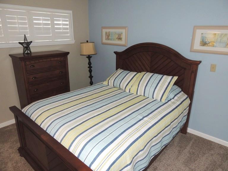 ISLANDER CONDO - Residential