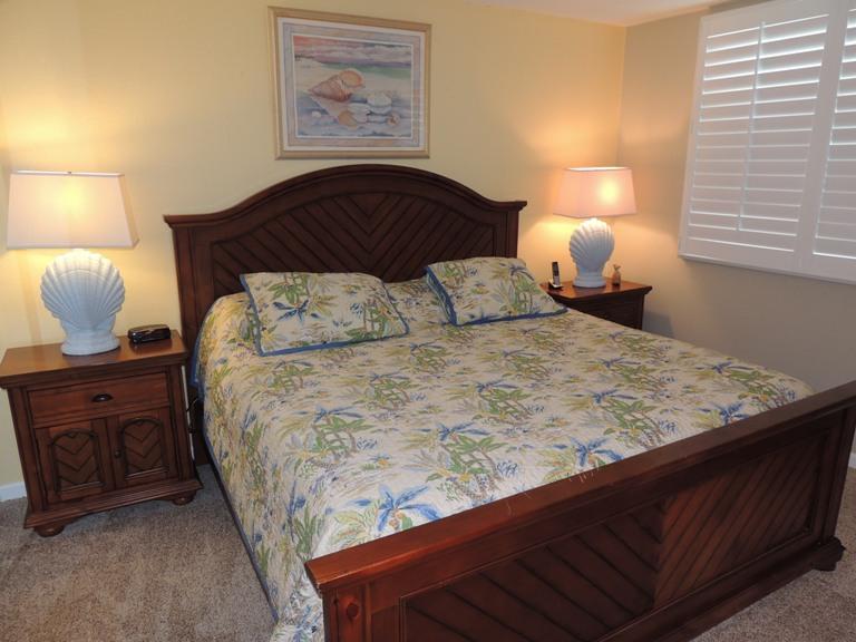 ISLANDER CONDO - Residential