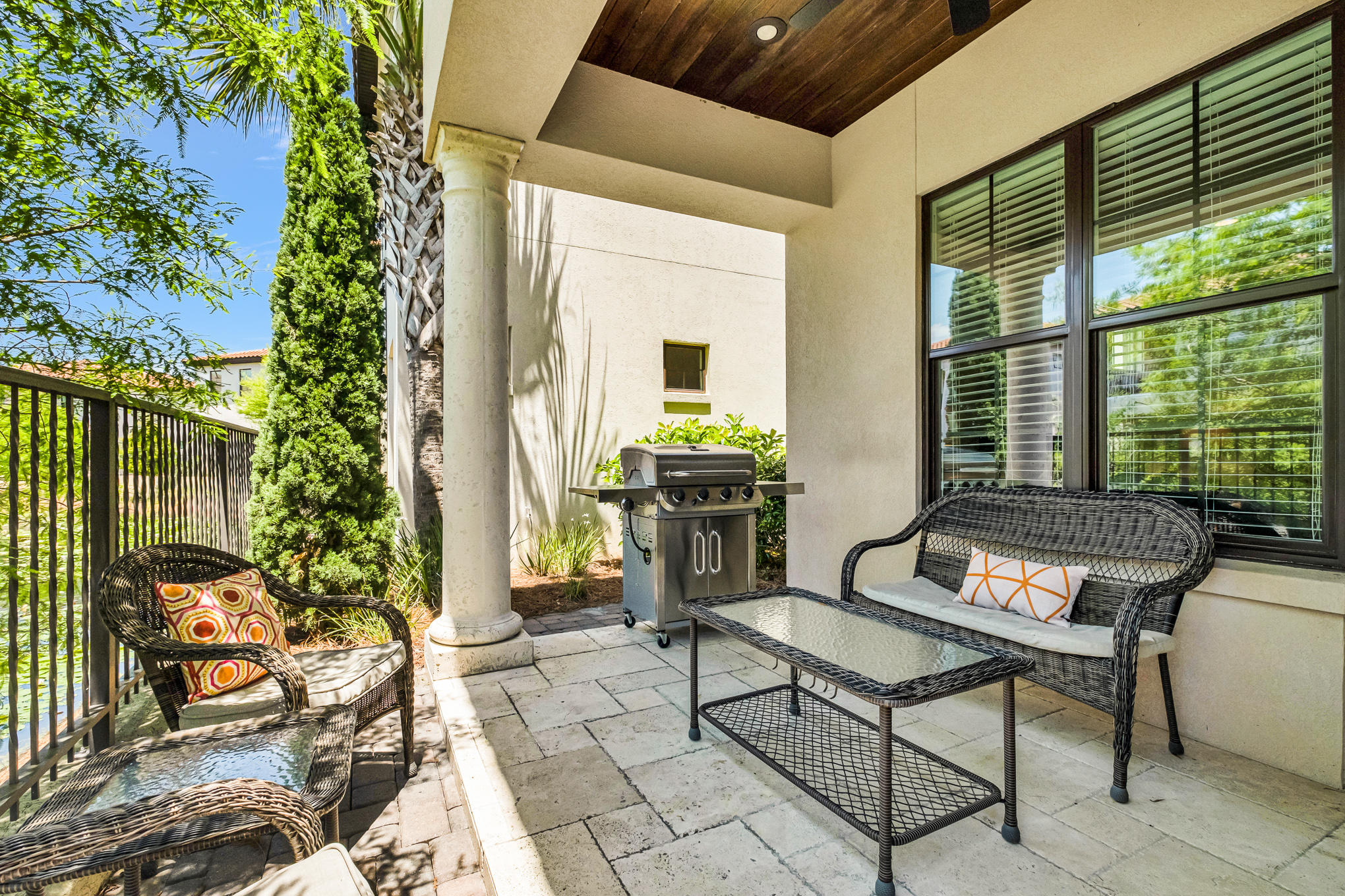 VILLA LAGO - Residential