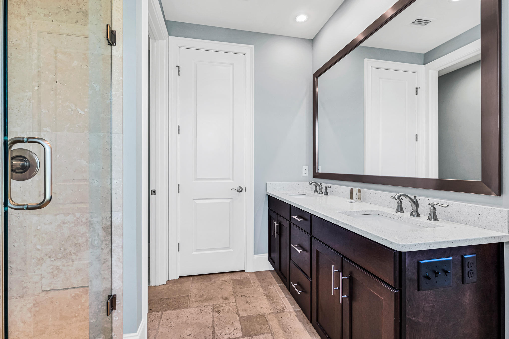 VILLA LAGO - Residential