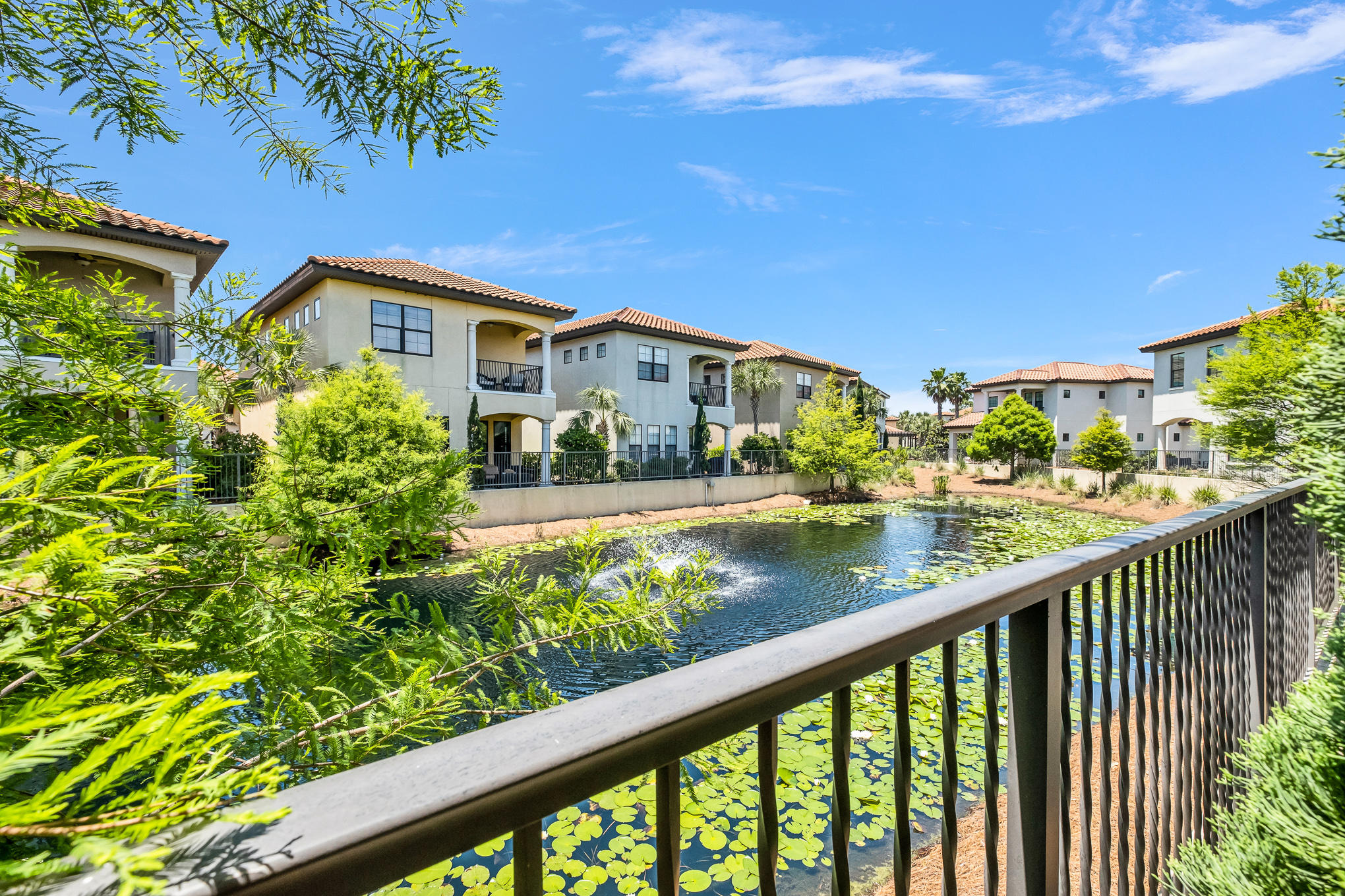 VILLA LAGO - Residential