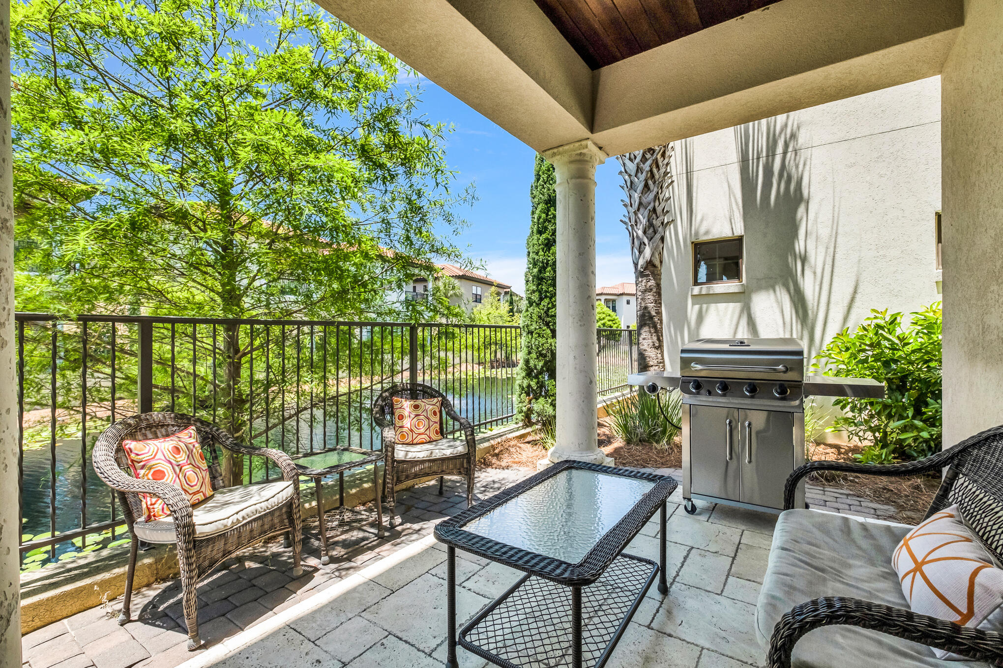 VILLA LAGO - Residential