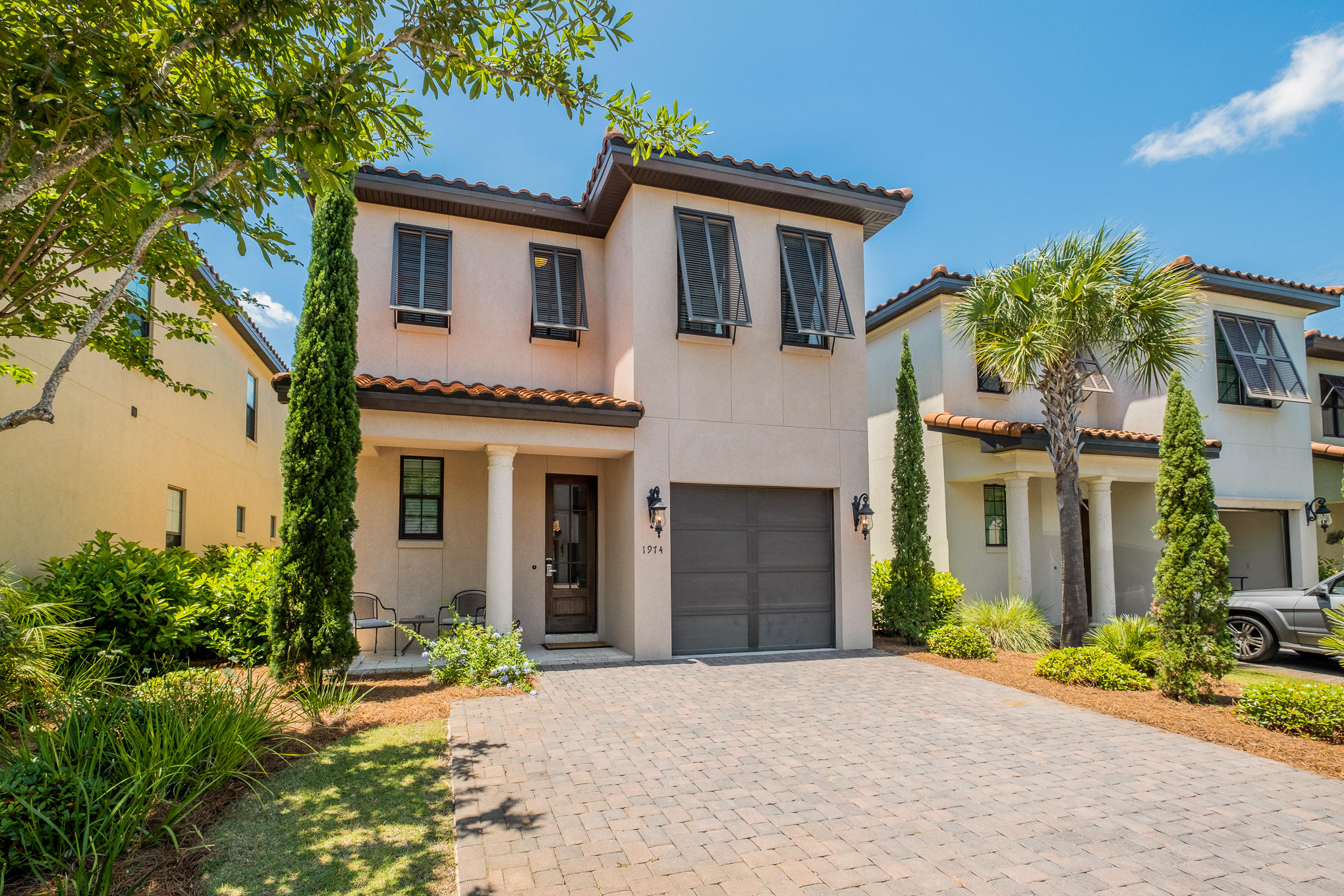 VILLA LAGO - Residential