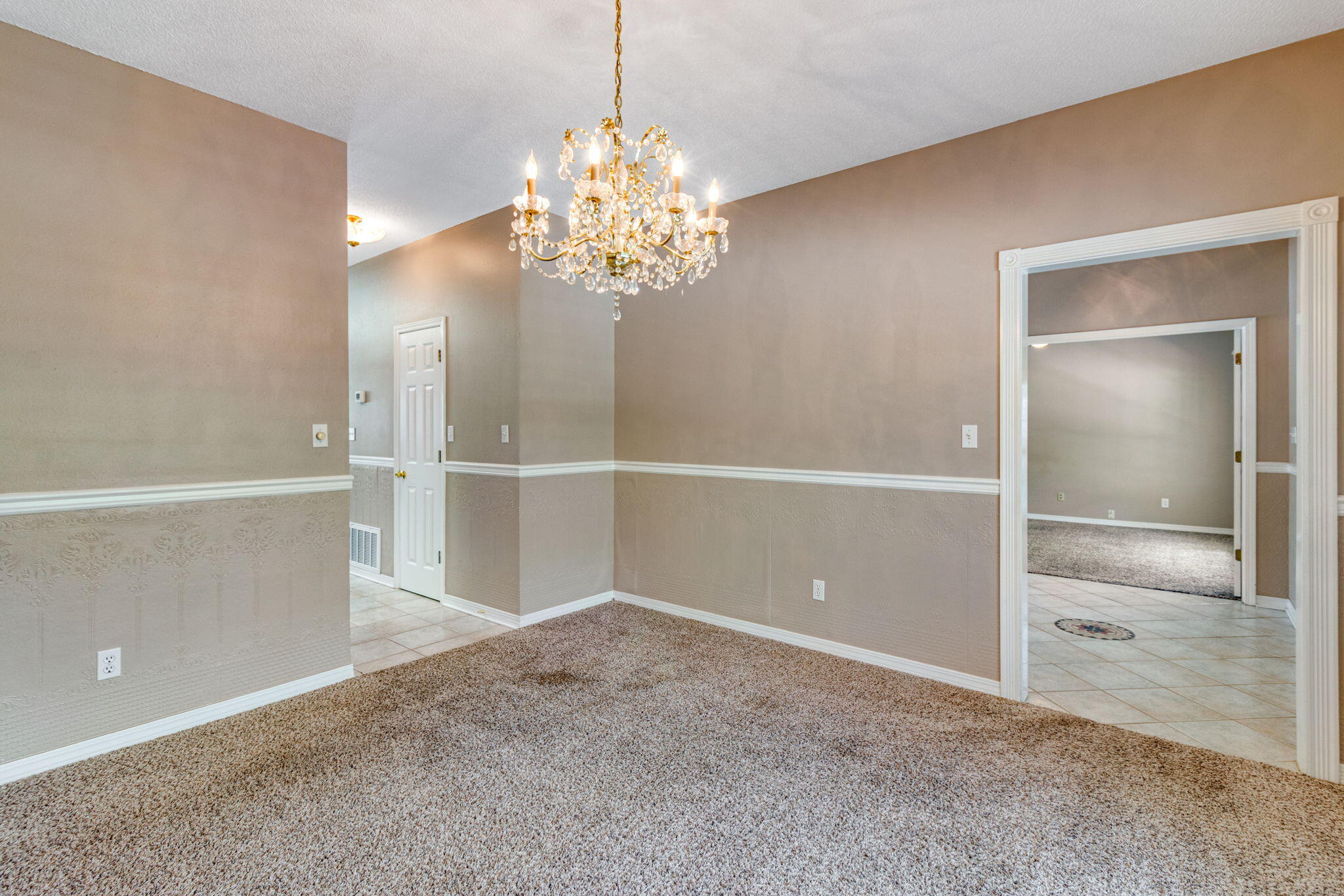 NATURES TRAIL - Residential Lease