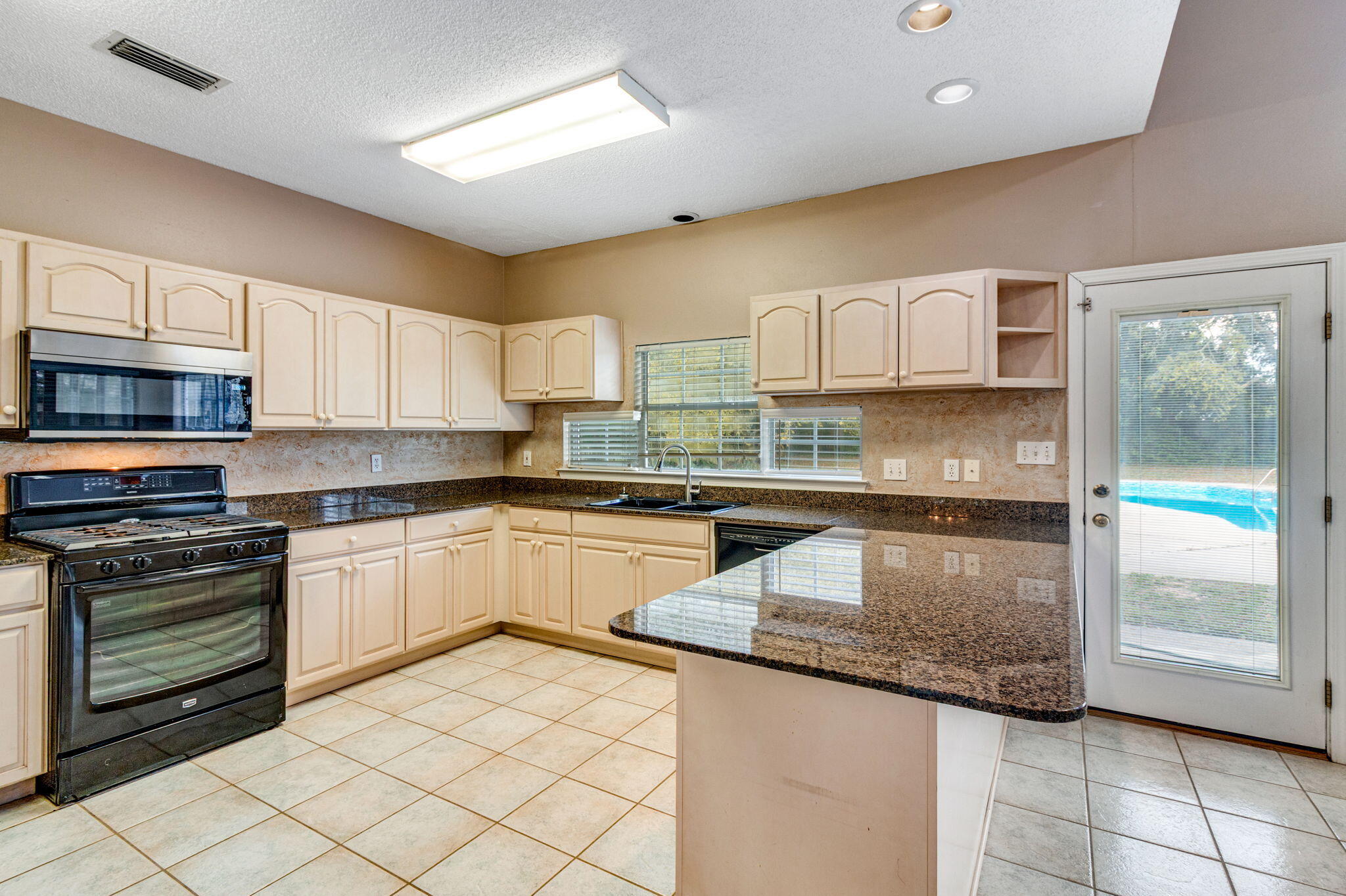 NATURES TRAIL - Residential Lease