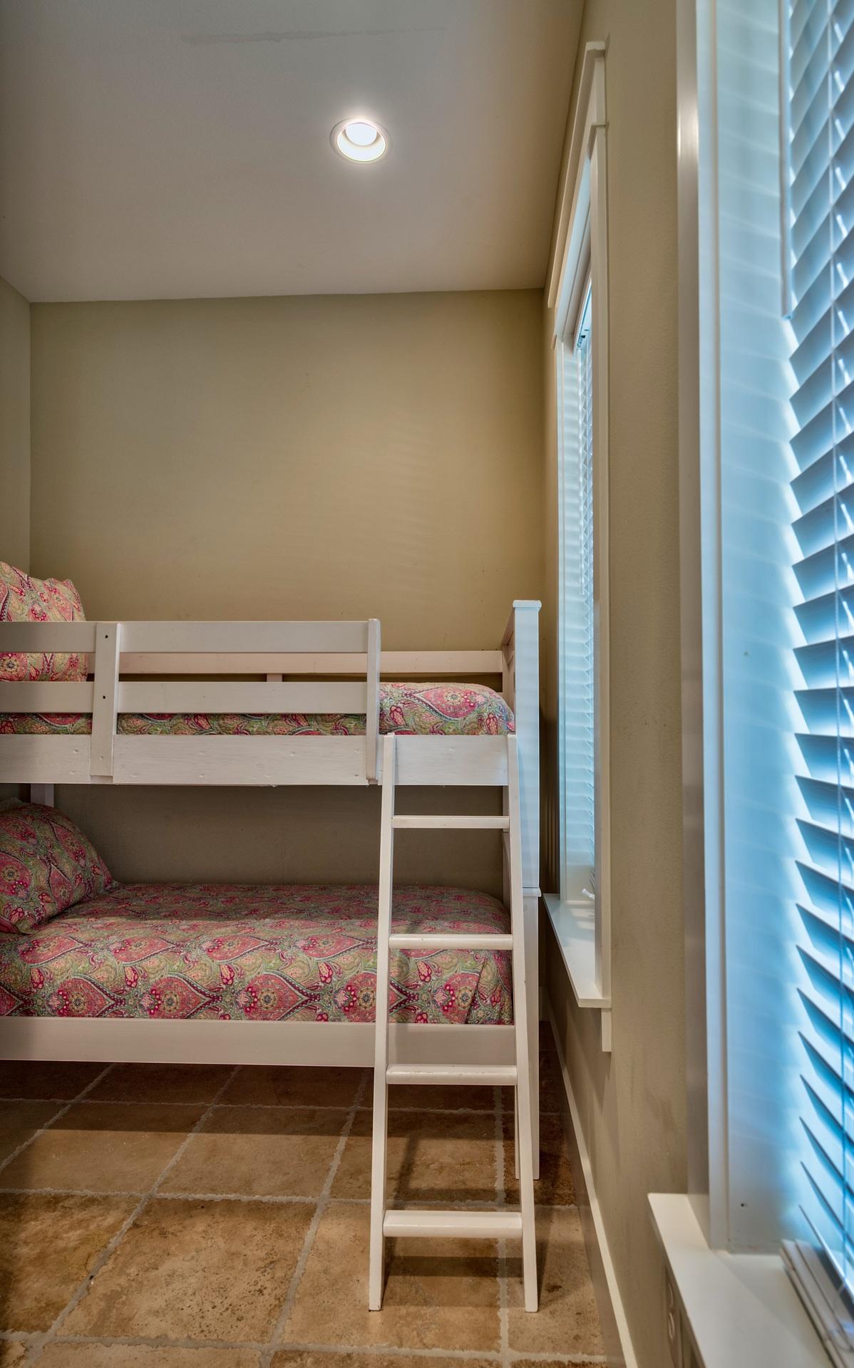 BUNGALOS AT SANDESTIN - Residential