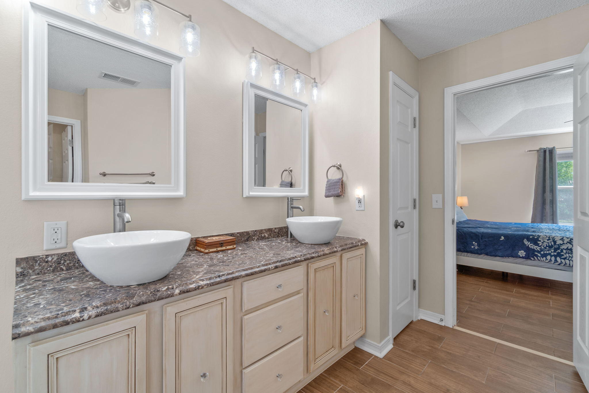 HOLLEY BY THE SEA - Residential