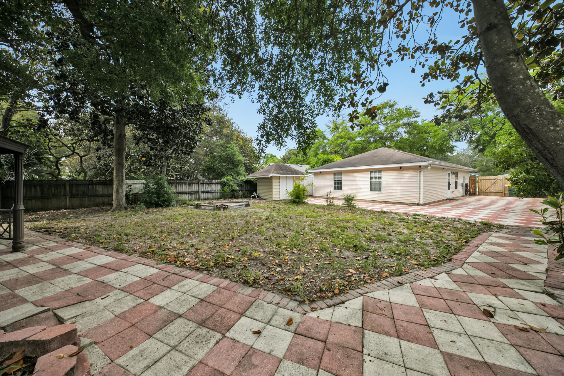 CENTRAL ADD TO FWB LOT 4 BLK 1 - Residential