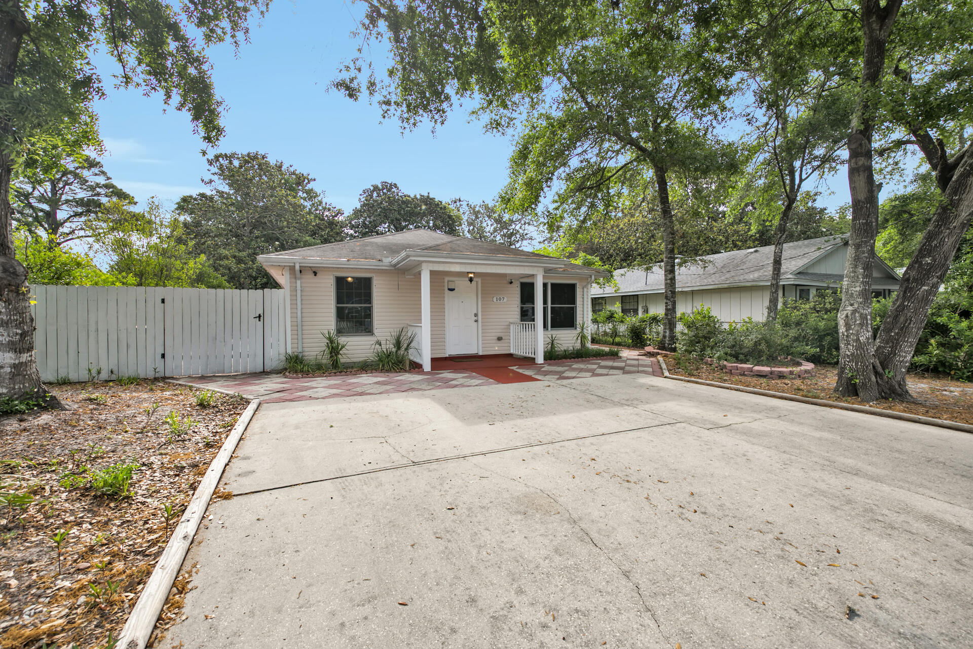 CENTRAL ADD TO FWB LOT 4 BLK 1 - Residential