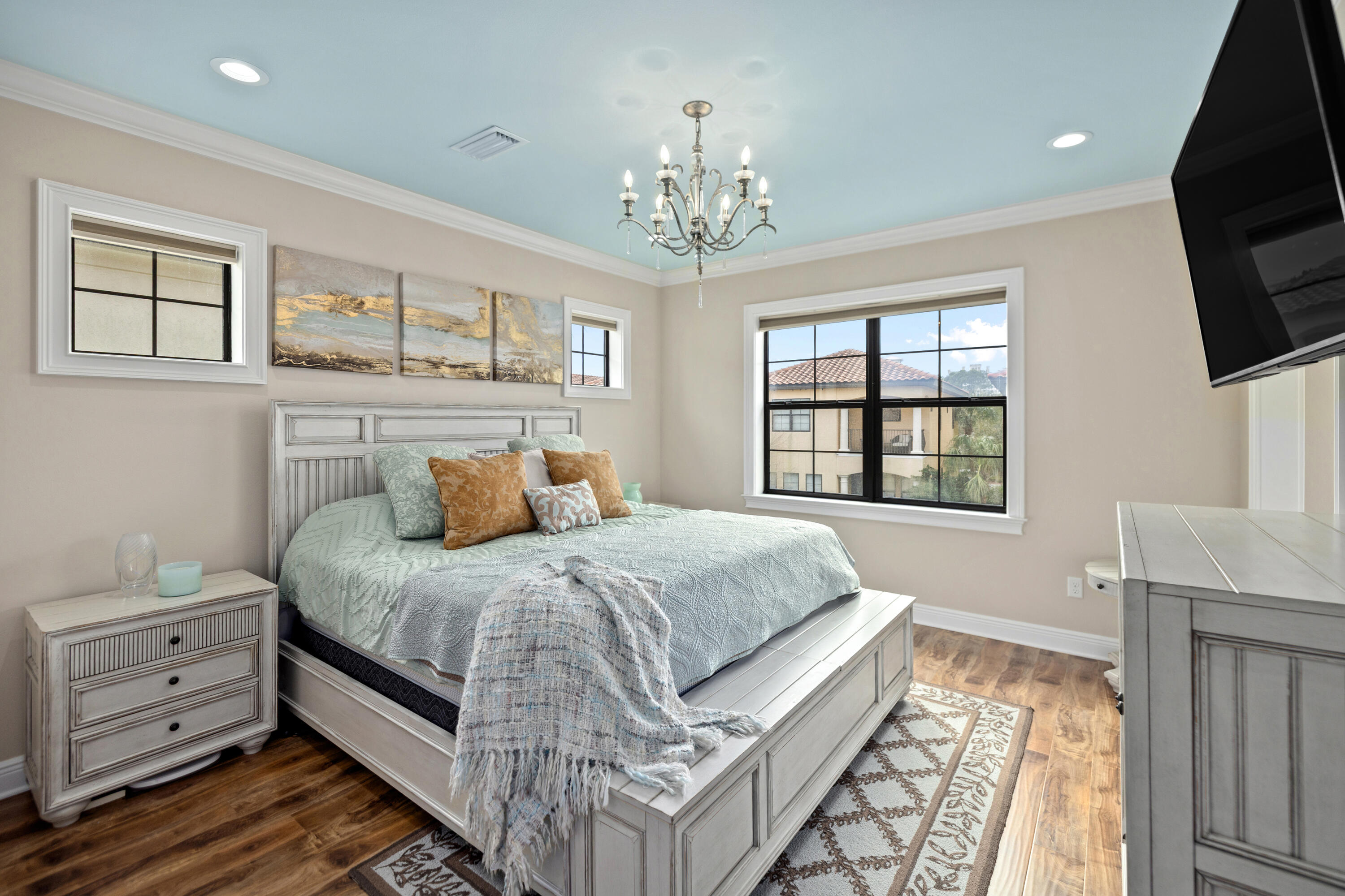 VILLA LAGO - Residential