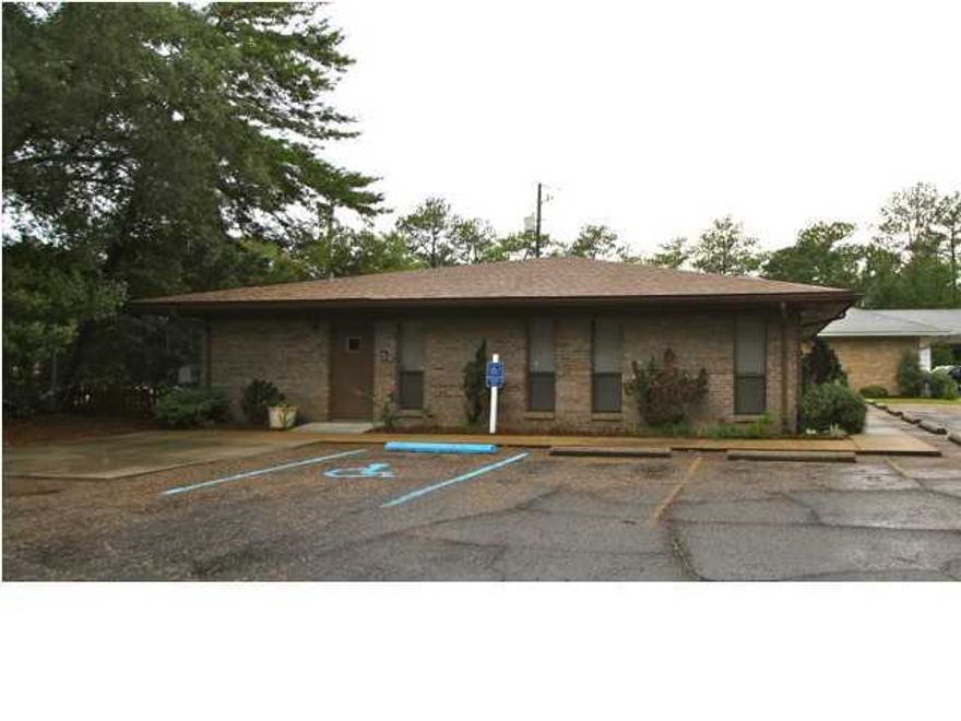 Great location surrounded by a forrest of beautiful pine trees just south of Eglin Airforce Base. Building features 7 offices with his and her bathrooms, water fountain, and small kitchen/break room.