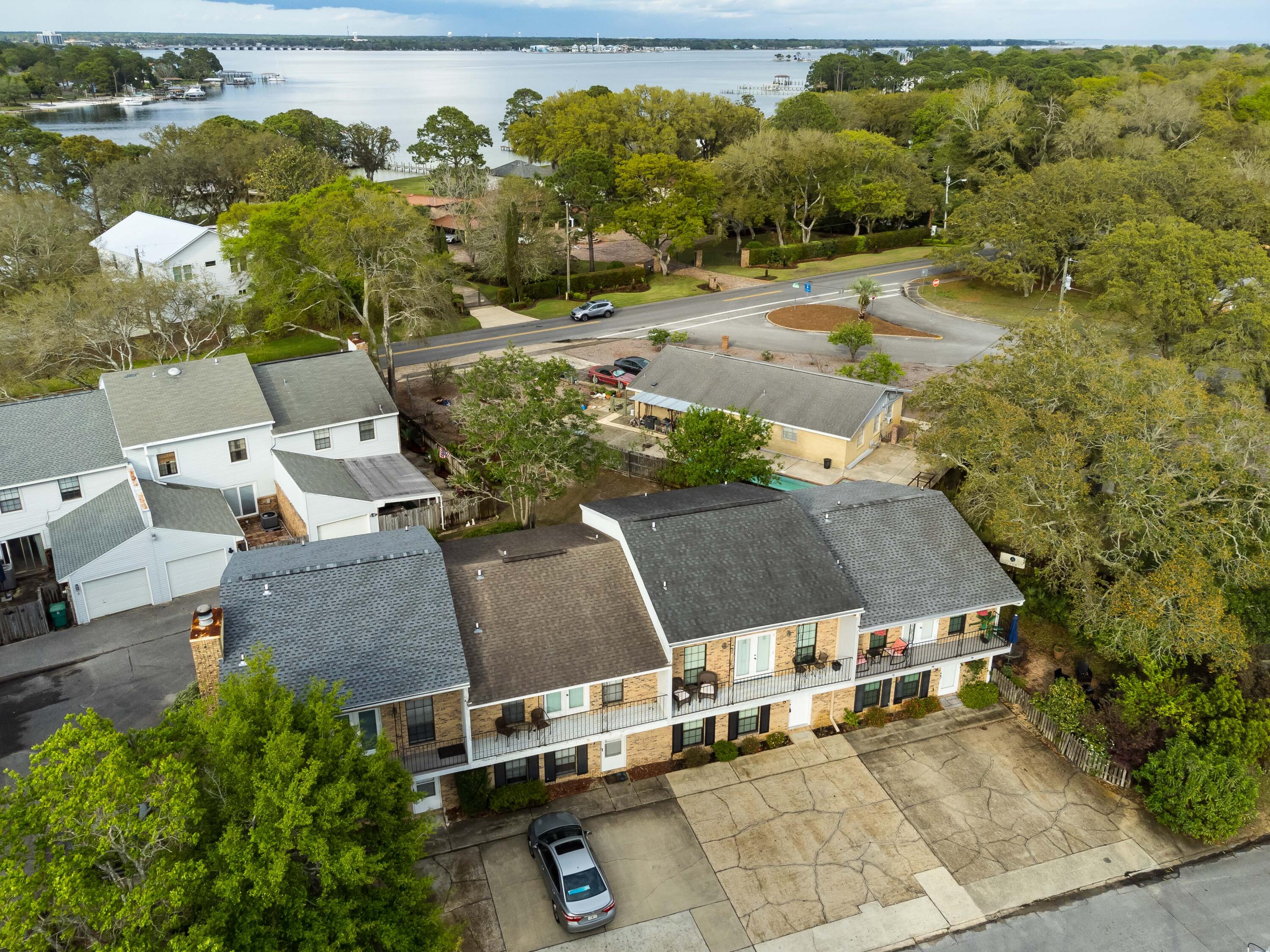 CERCLE NAUTIQUE TOWNHOUSES - Residential