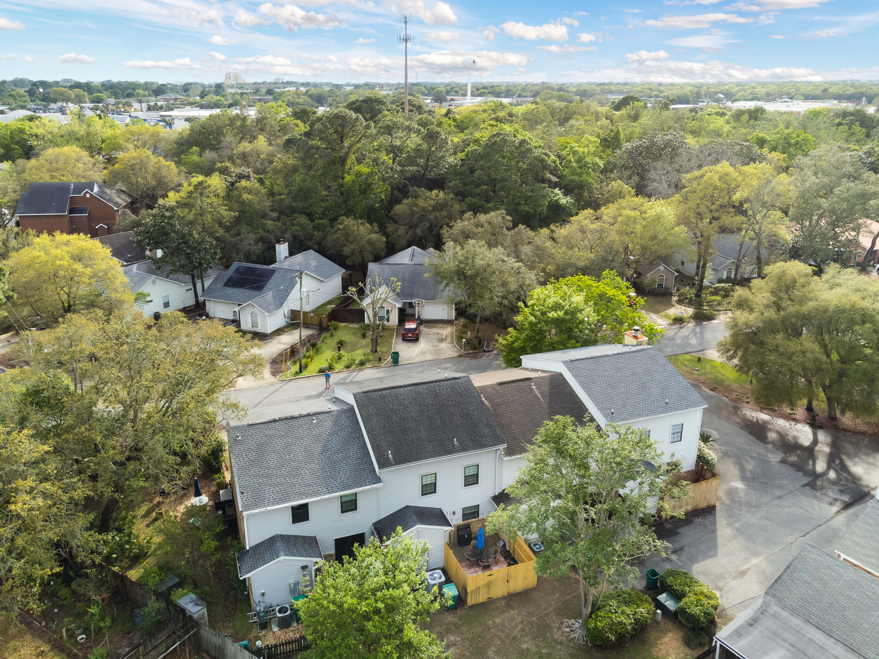 CERCLE NAUTIQUE TOWNHOUSES - Residential