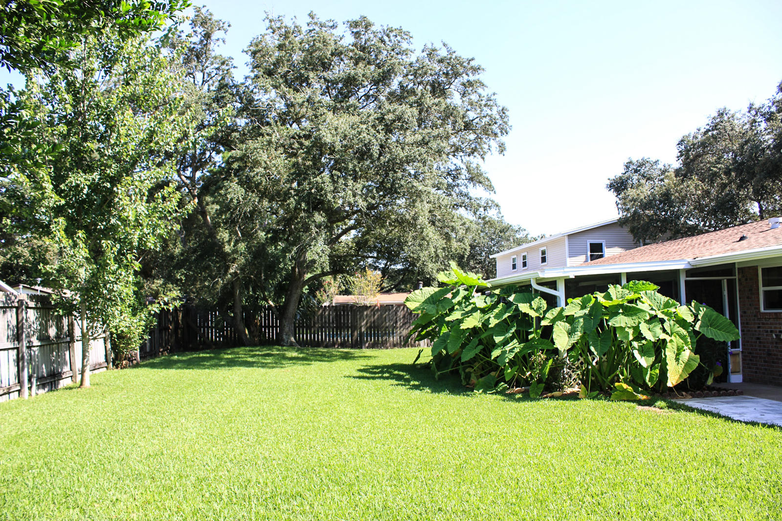 COUNTRY CLUB ESTATES 1ST ADDN - Residential