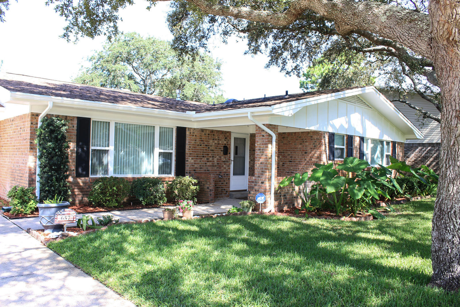 COUNTRY CLUB ESTATES 1ST ADDN - Residential